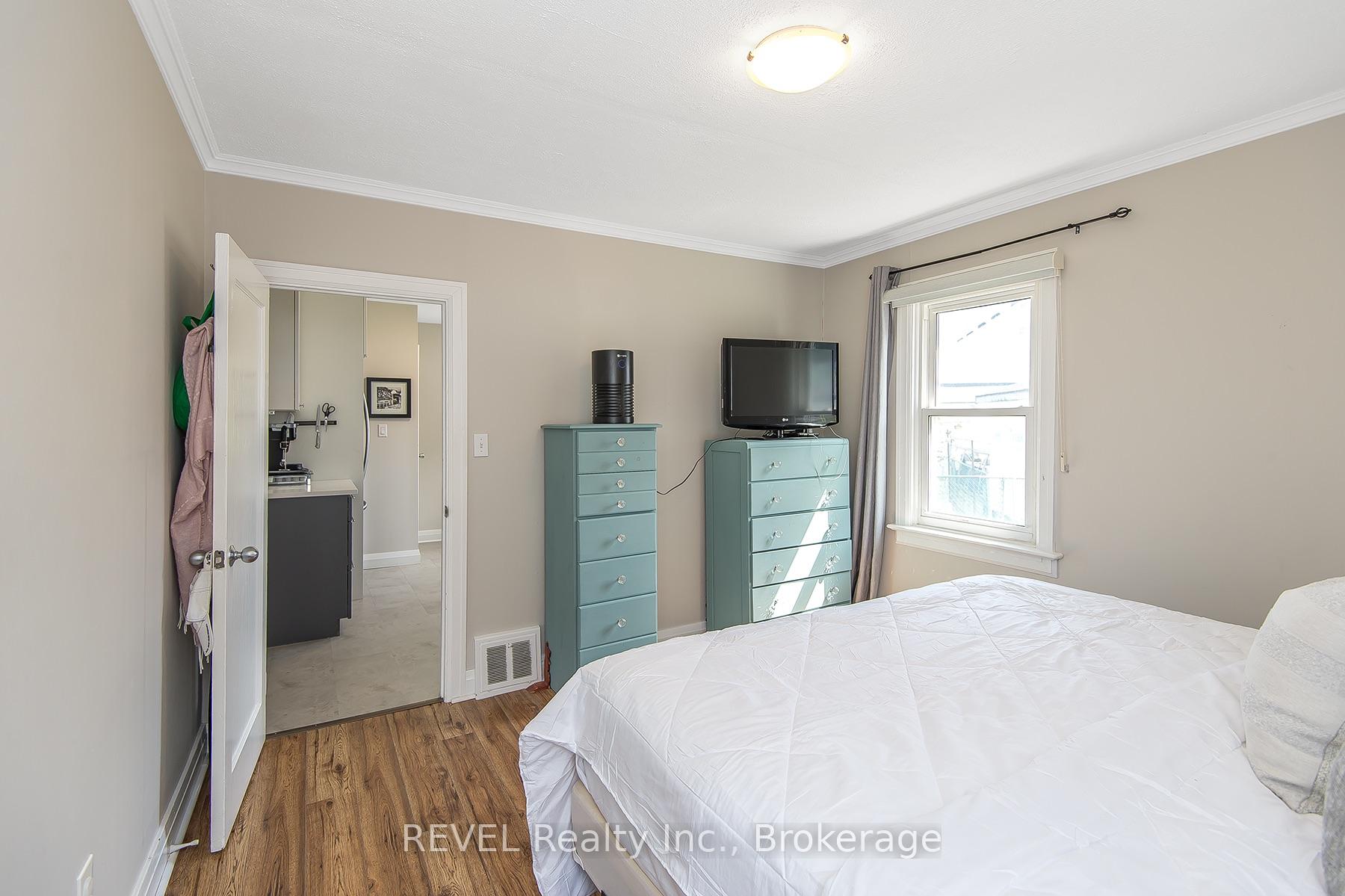 Photo 14 of 12 Garnet Street, St. Catharines, Facer — HOMEH