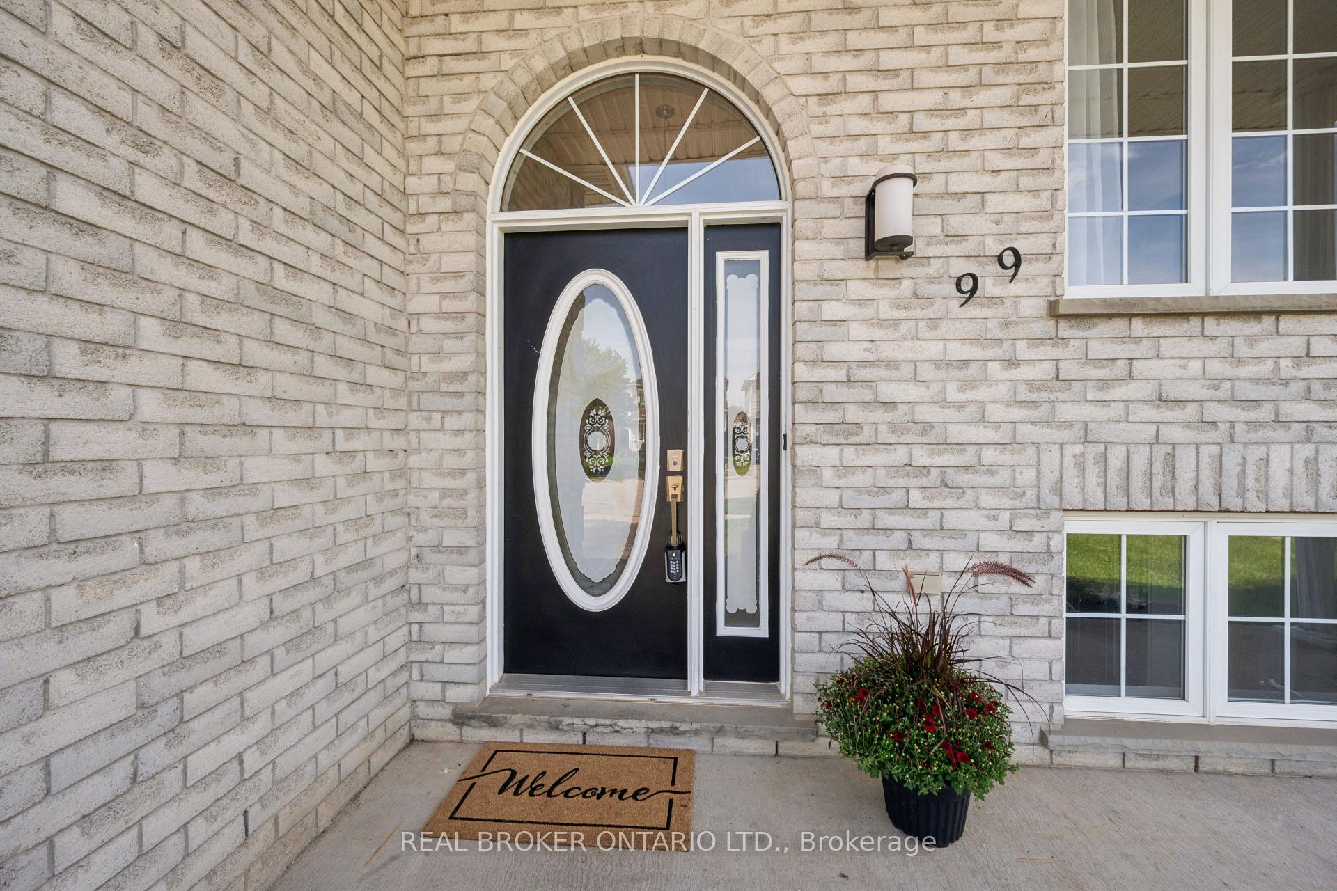 Photo 3 of 99 Langlaw Drive, Cambridge, Christopher-Champlain — HOMEH
