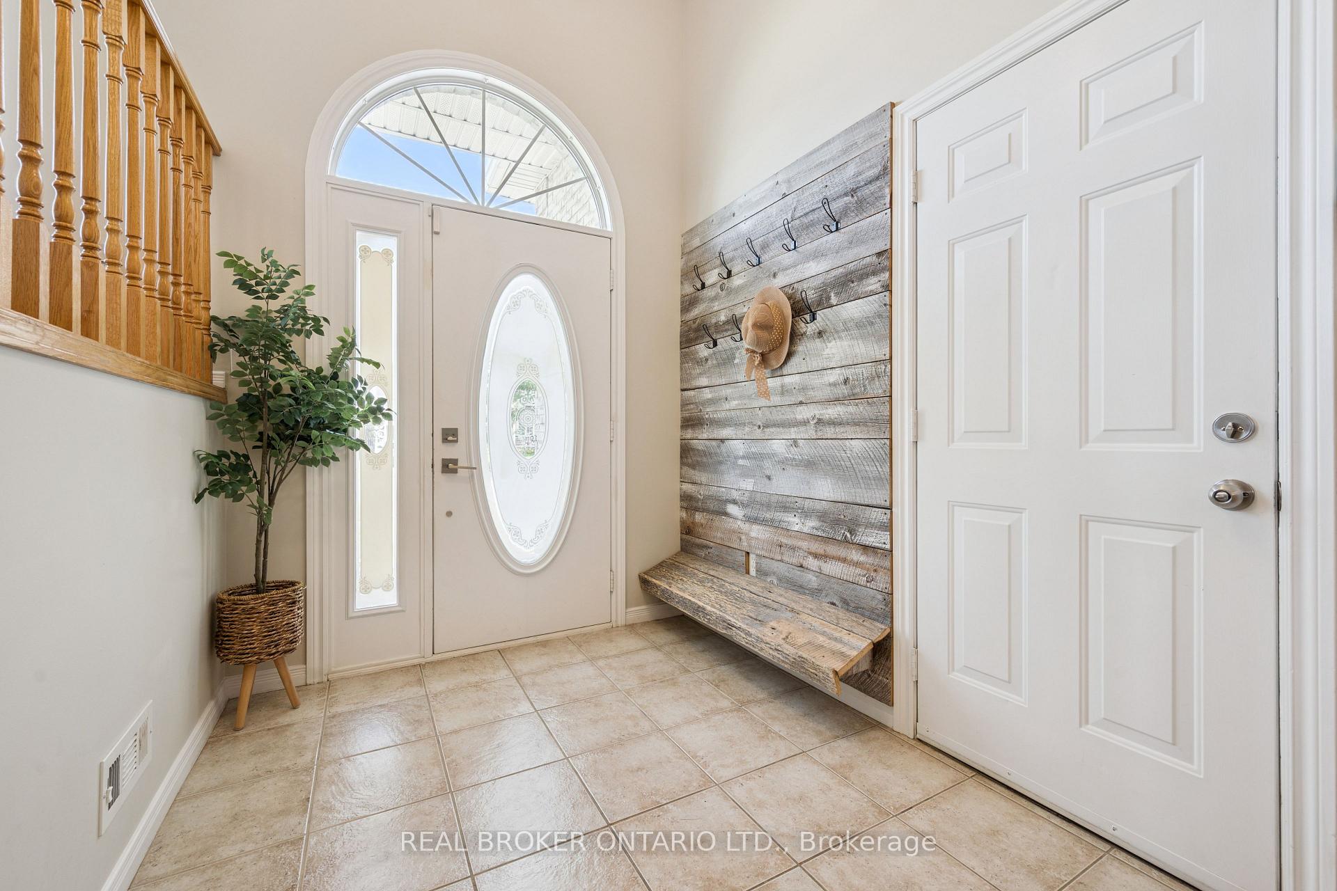 Photo 4 of 99 Langlaw Drive, Cambridge, Christopher-Champlain — HOMEH