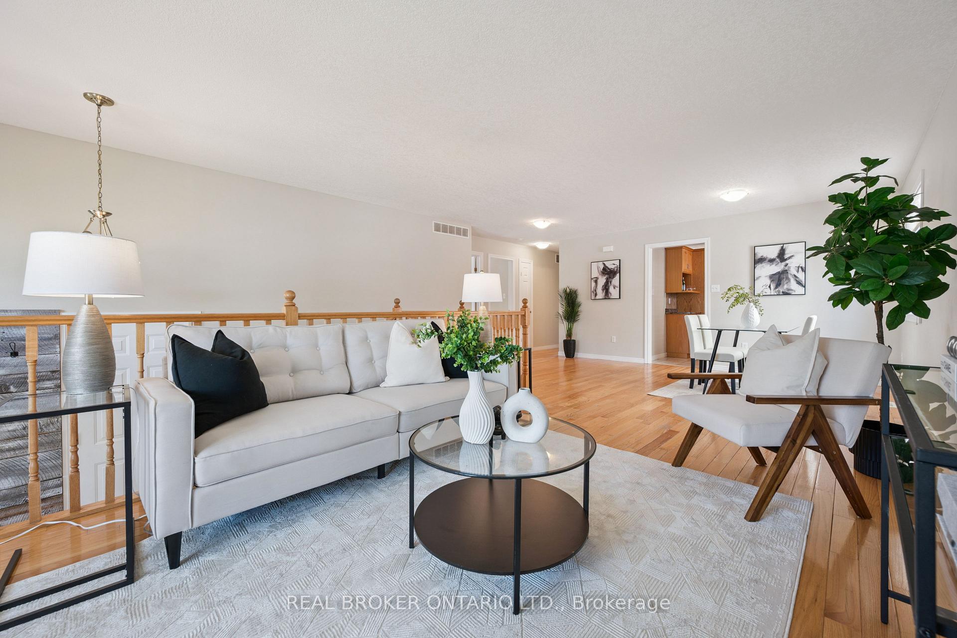 Photo 8 of 99 Langlaw Drive, Cambridge, Christopher-Champlain — HOMEH