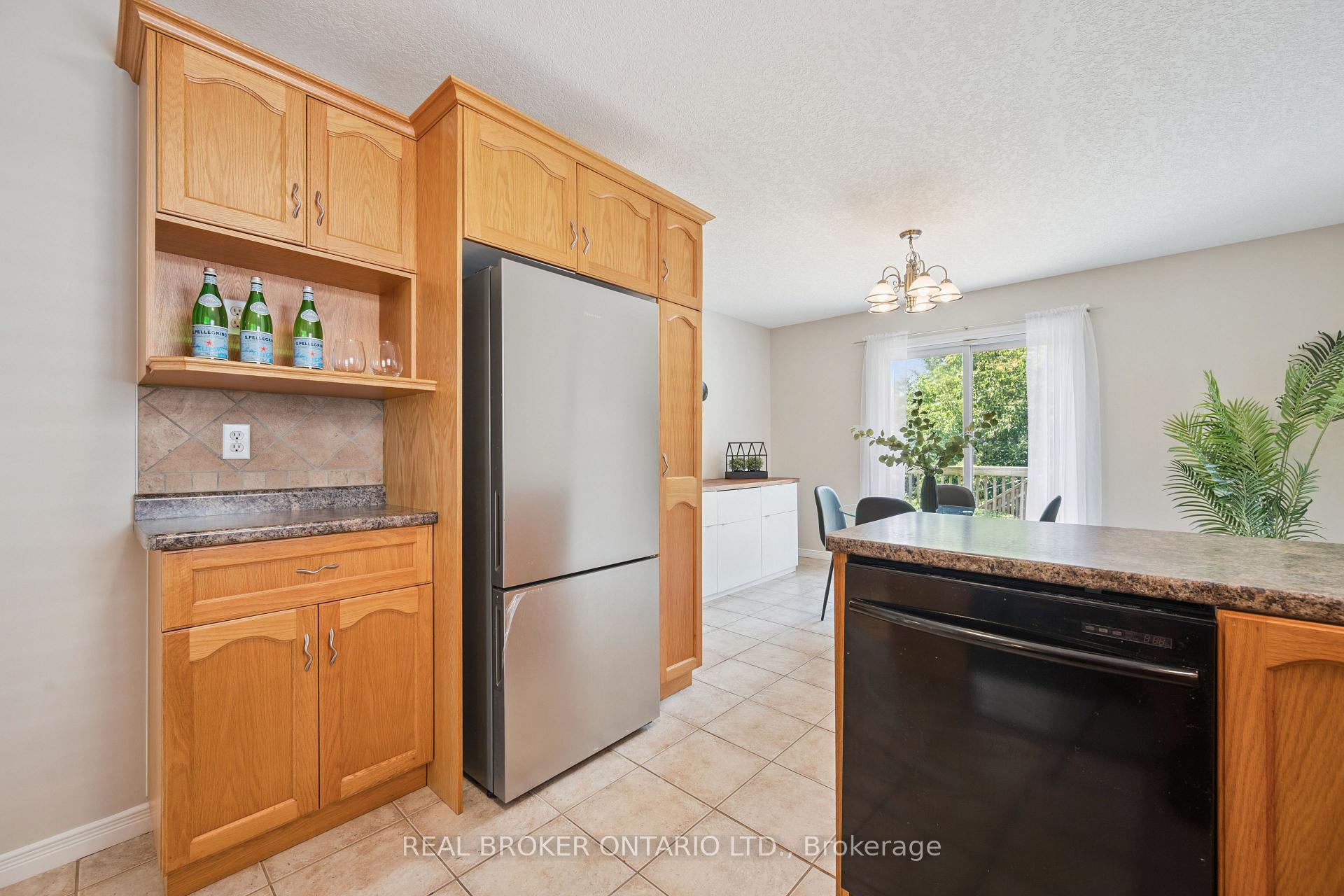 Photo 13 of 99 Langlaw Drive, Cambridge, Christopher-Champlain — HOMEH
