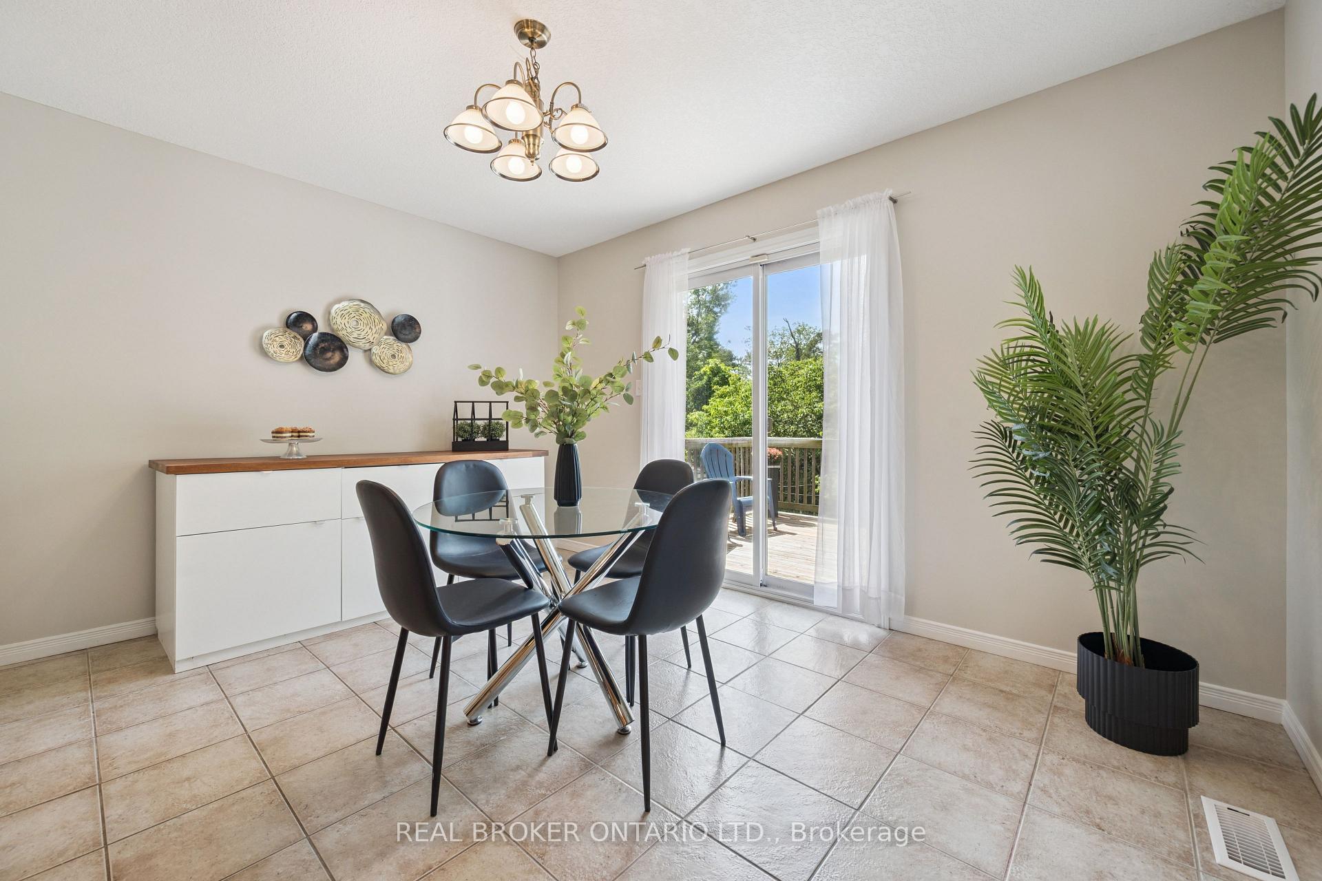 Photo 14 of 99 Langlaw Drive, Cambridge, Christopher-Champlain — HOMEH