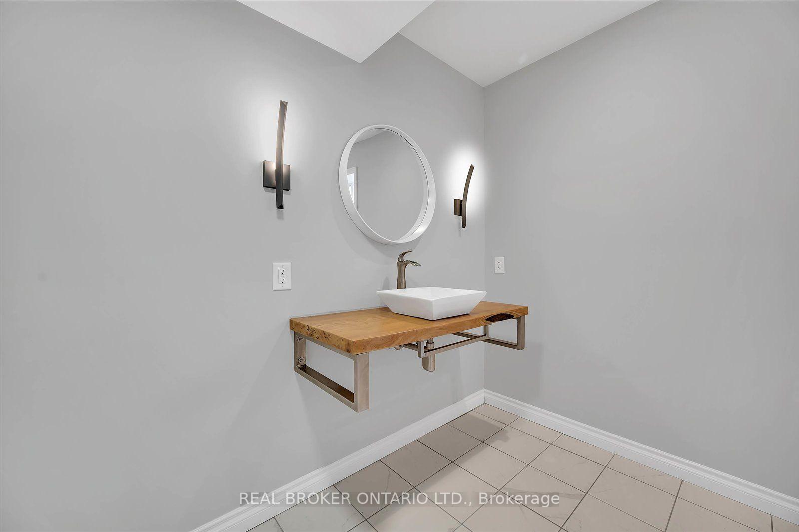 Photo 35 of 99 Langlaw Drive, Cambridge, Christopher-Champlain — HOMEH