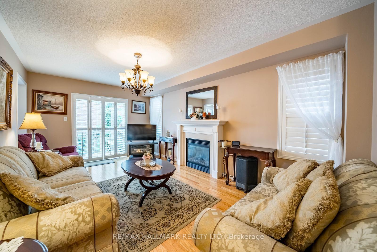 Photo 7 of 6 Duffin Drive, Whitchurch-Stouffville, Stouffville — HOMEH