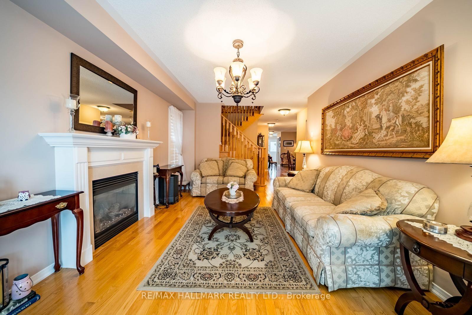 Photo 8 of 6 Duffin Drive, Whitchurch-Stouffville, Stouffville — HOMEH