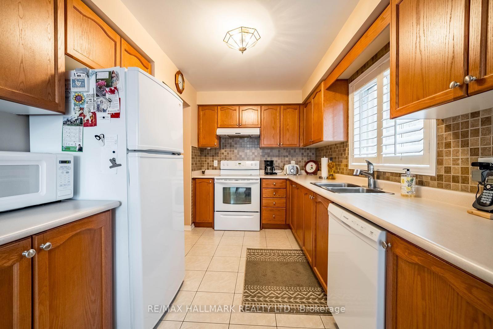 Photo 10 of 6 Duffin Drive, Whitchurch-Stouffville, Stouffville — HOMEH