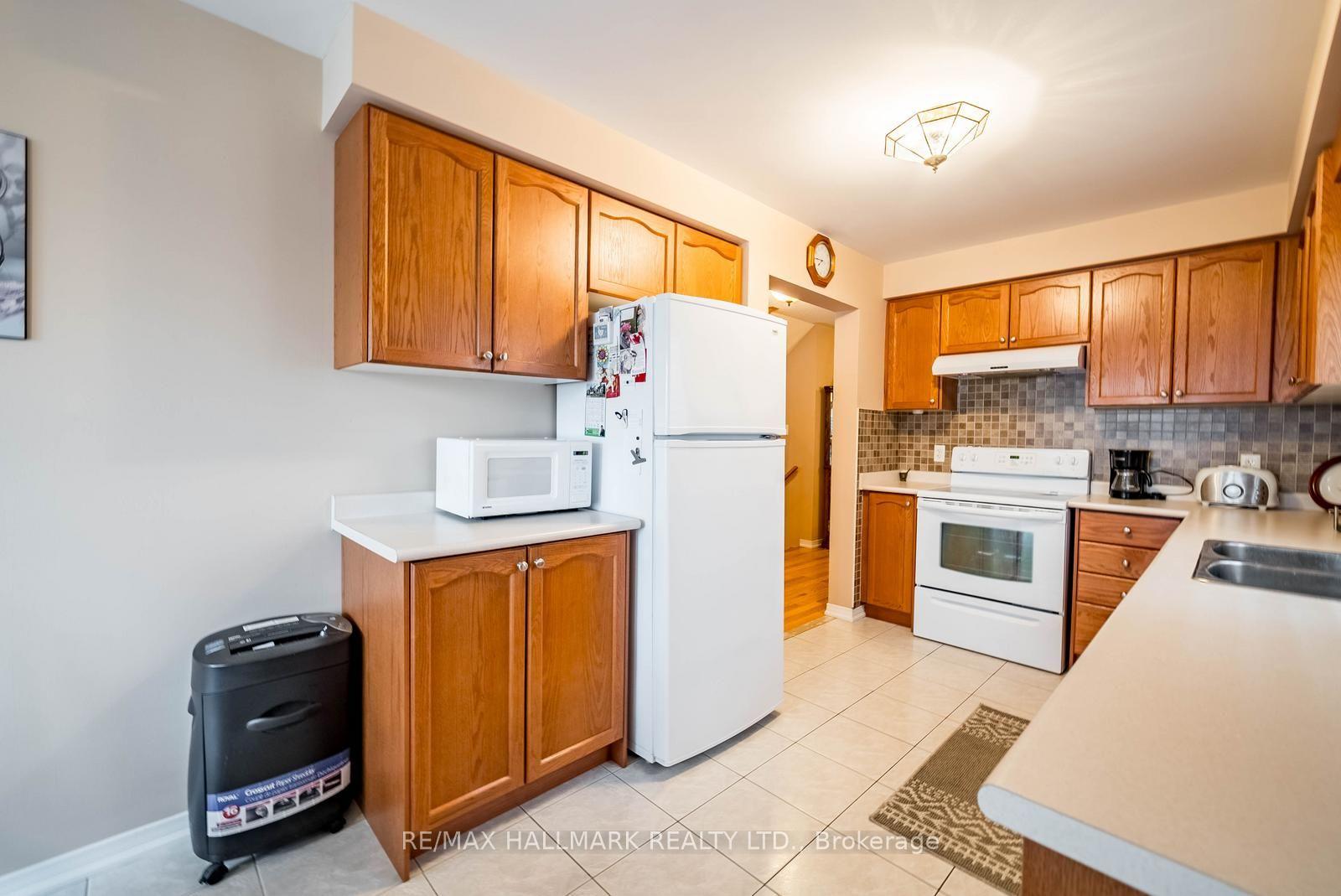 Photo 11 of 6 Duffin Drive, Whitchurch-Stouffville, Stouffville — HOMEH