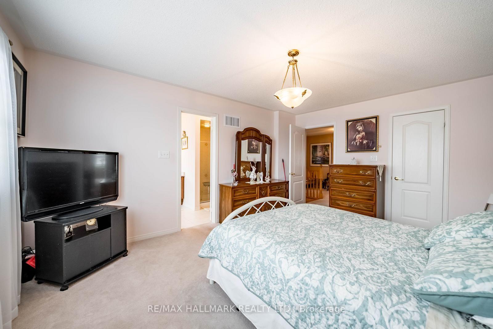 Photo 16 of 6 Duffin Drive, Whitchurch-Stouffville, Stouffville — HOMEH