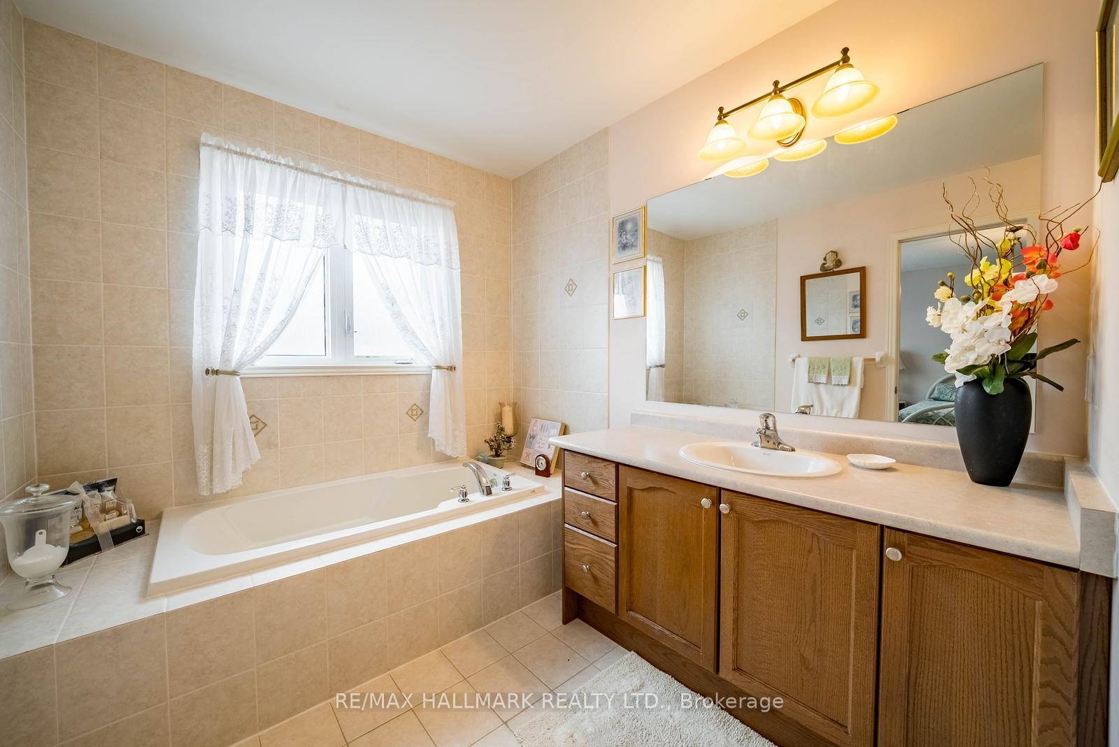 Photo 17 of 6 Duffin Drive, Whitchurch-Stouffville, Stouffville — HOMEH