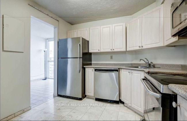 Photo 5 of Unit 1505, 41 Markbrook Lane, Etobicoke, Mount Olive-Silverstone-Jamestown — HOMEH