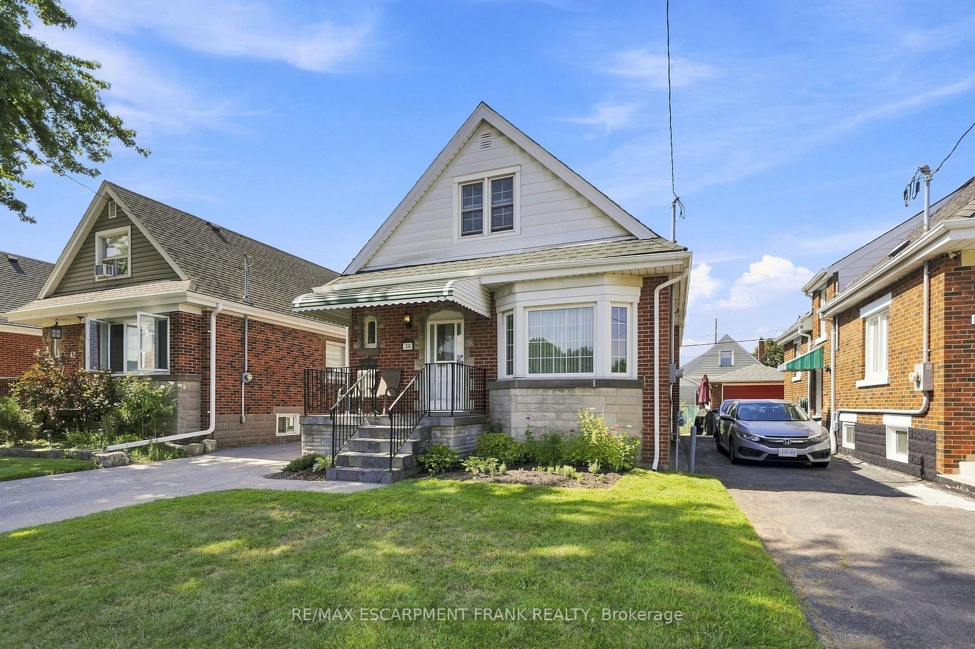 Photo 2 of 38 Garside Avenue S, Hamilton, Bartonville — HOMEH
