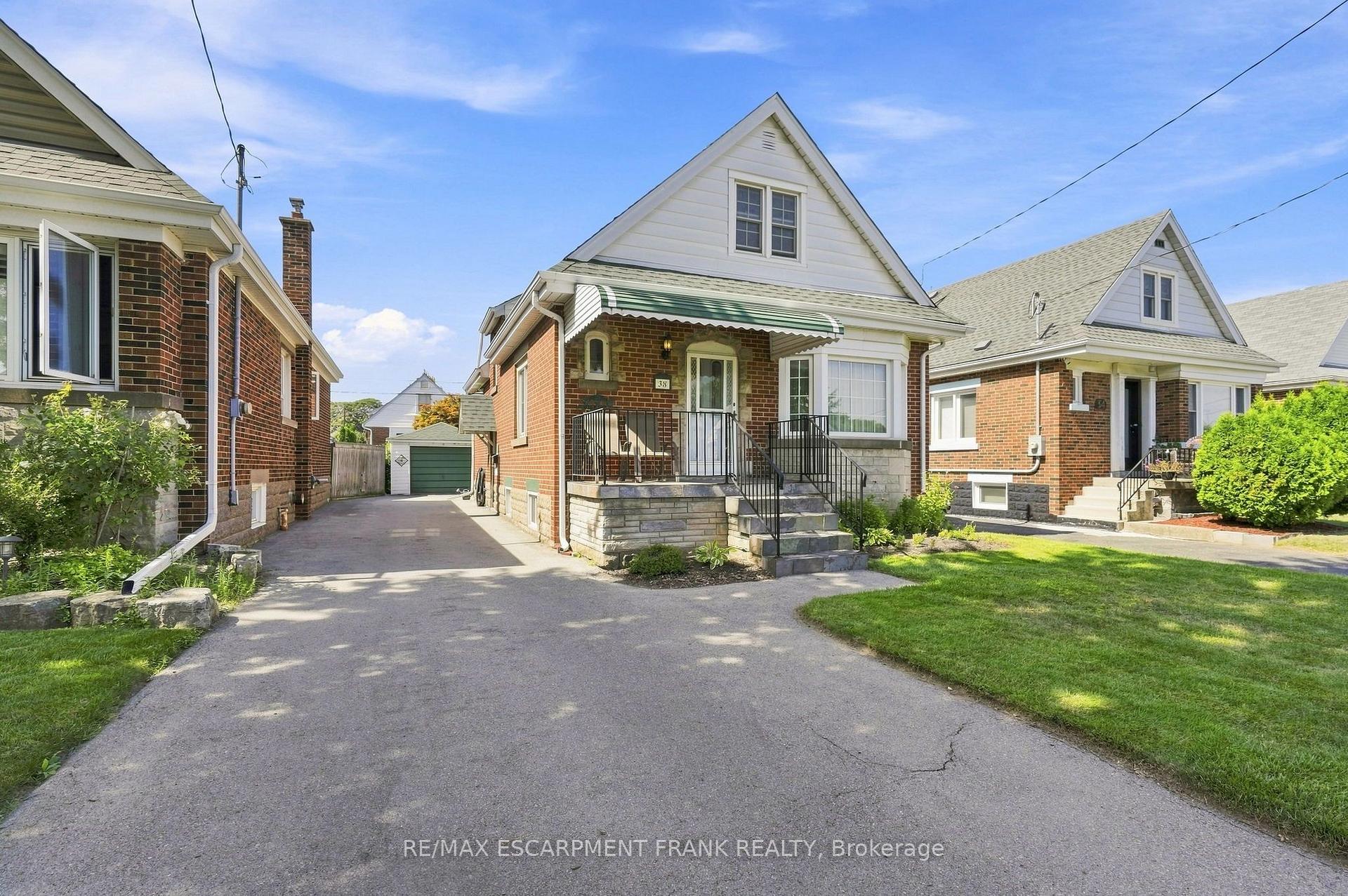 Photo 3 of 38 Garside Avenue S, Hamilton, Bartonville — HOMEH