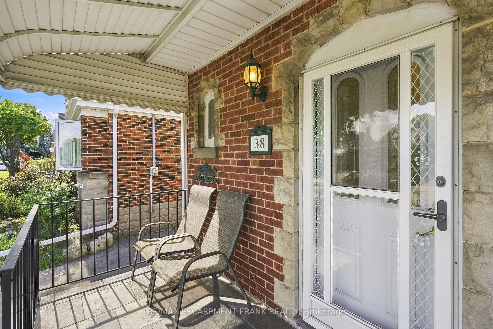 Photo 4 of 38 Garside Avenue S, Hamilton, Bartonville — HOMEH