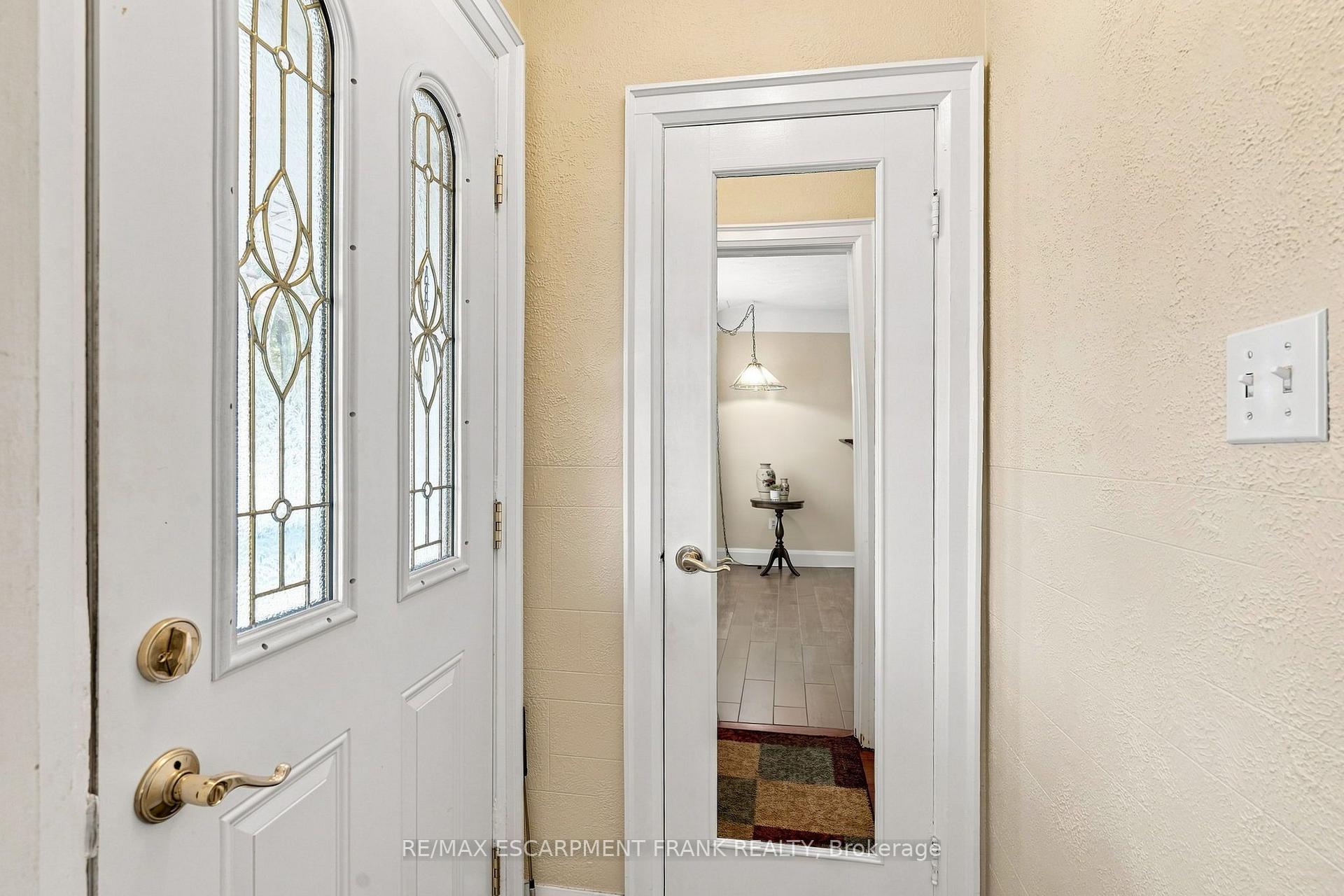 Photo 5 of 38 Garside Avenue S, Hamilton, Bartonville — HOMEH