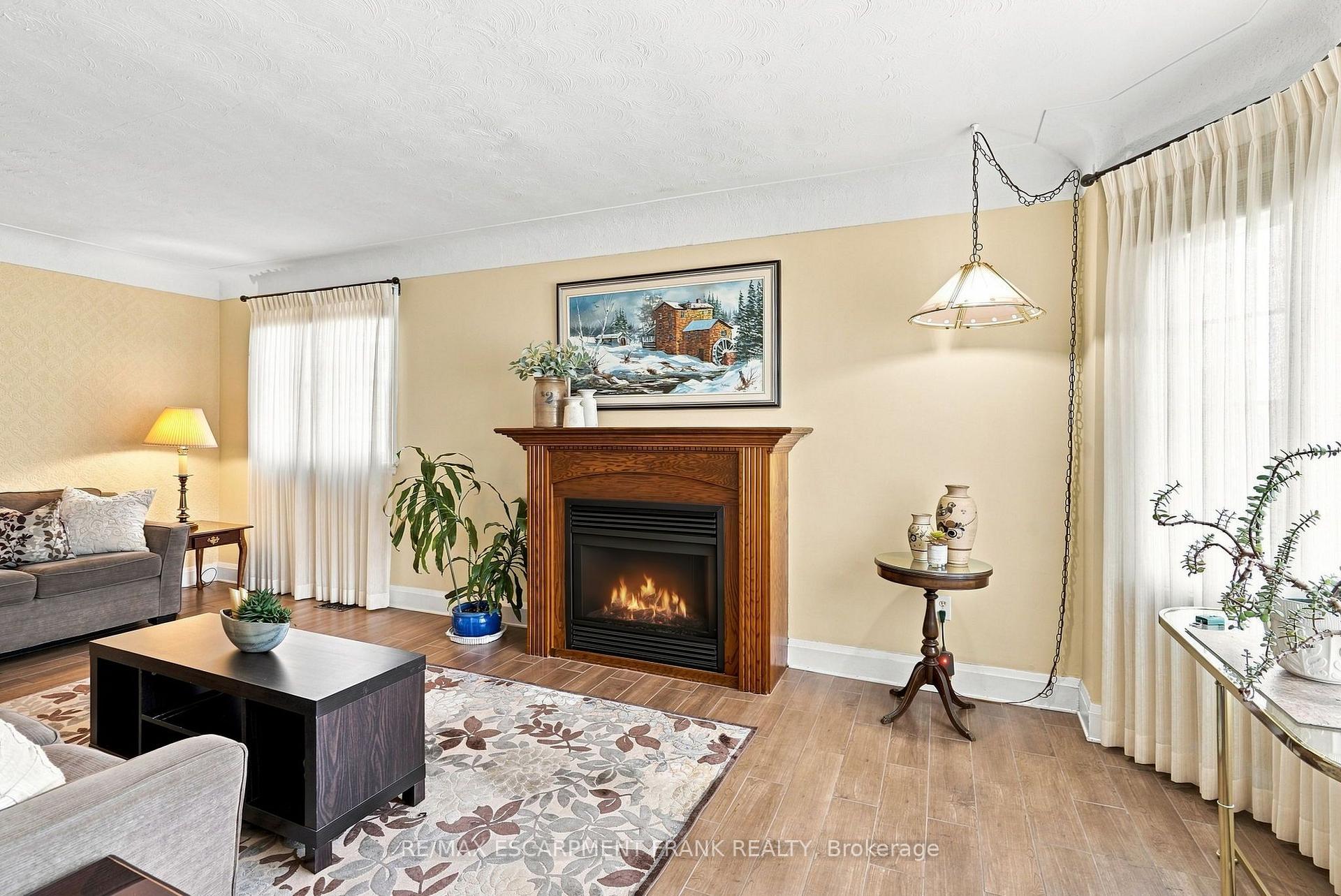 Photo 6 of 38 Garside Avenue S, Hamilton, Bartonville — HOMEH