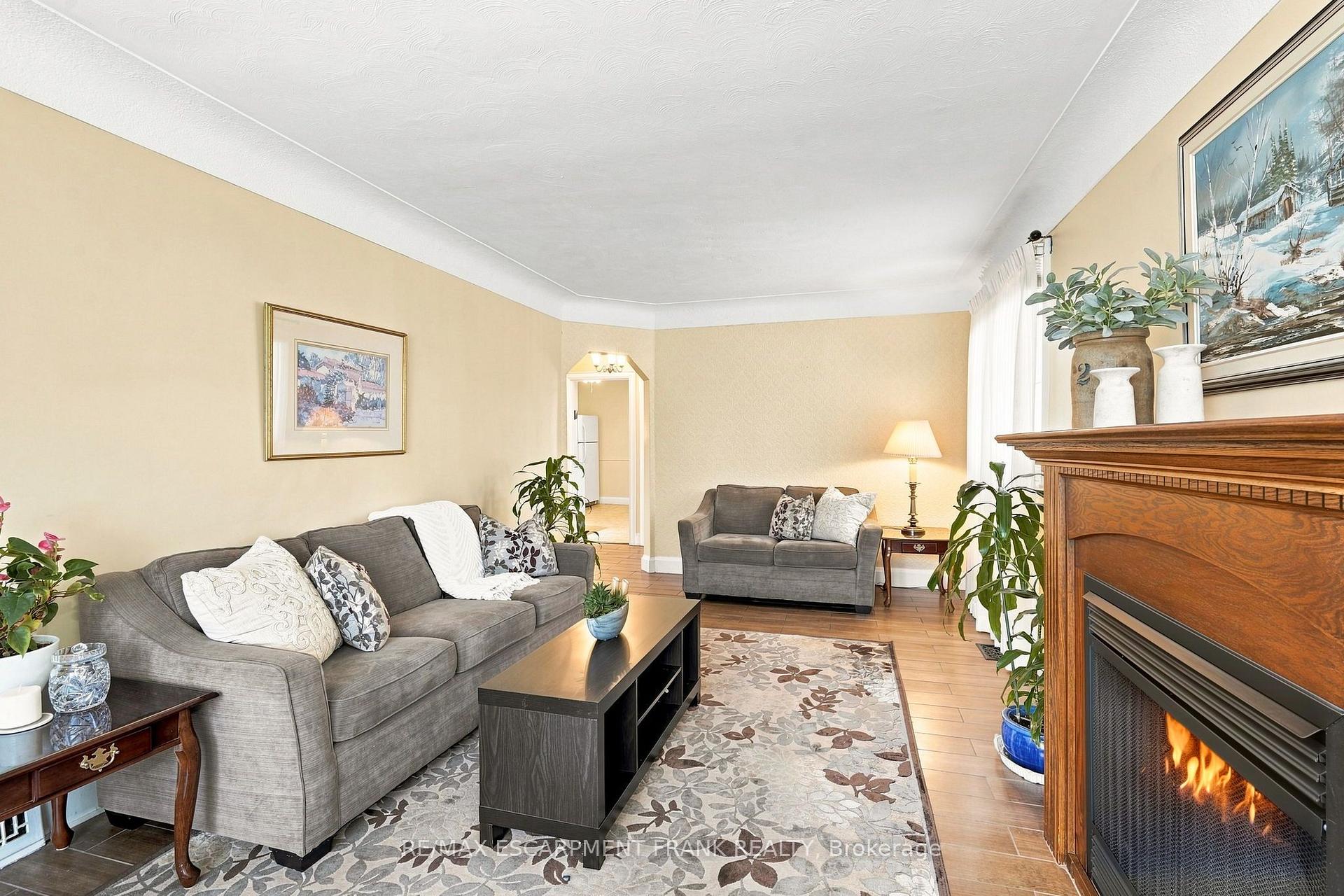 Photo 7 of 38 Garside Avenue S, Hamilton, Bartonville — HOMEH