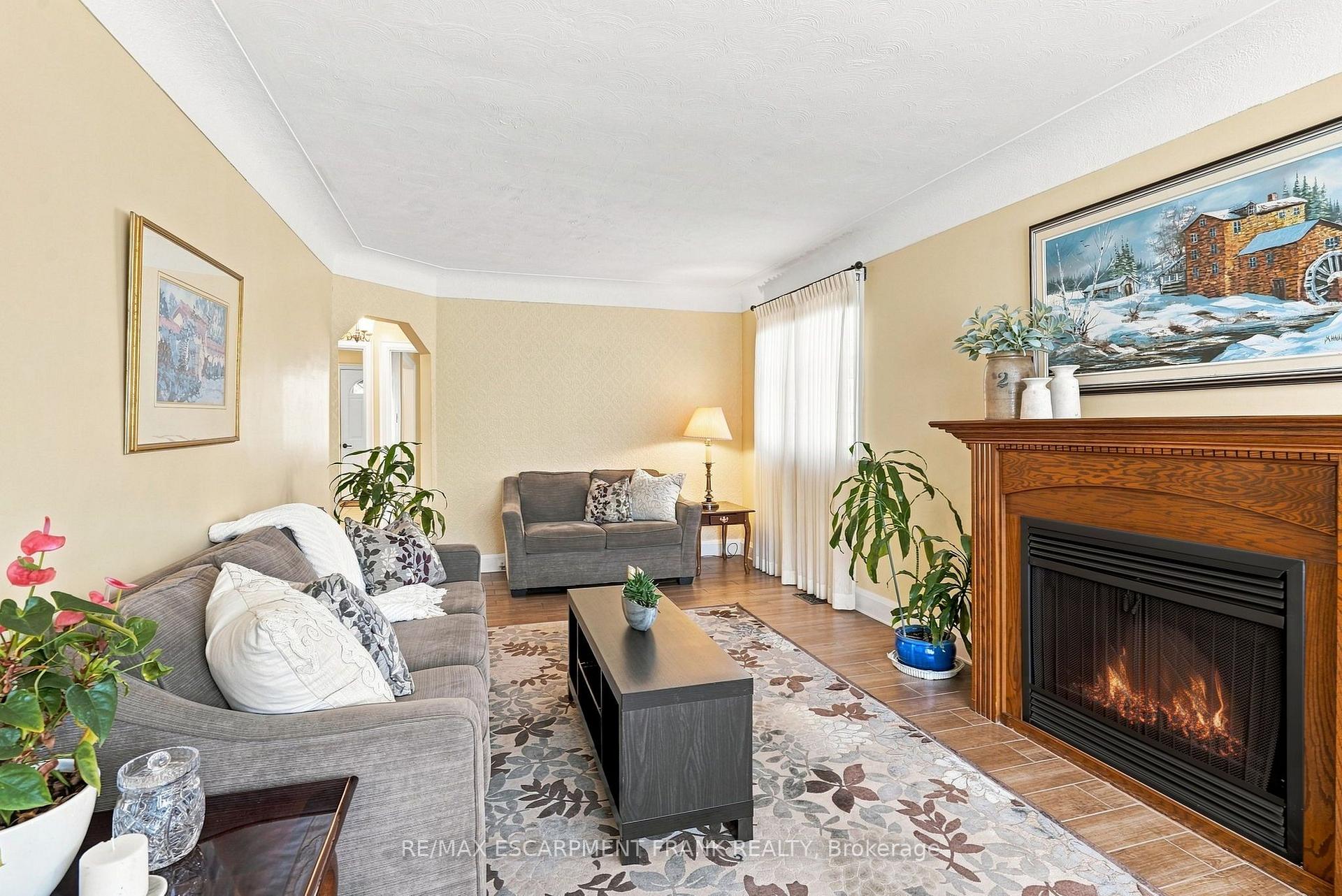 Photo 8 of 38 Garside Avenue S, Hamilton, Bartonville — HOMEH