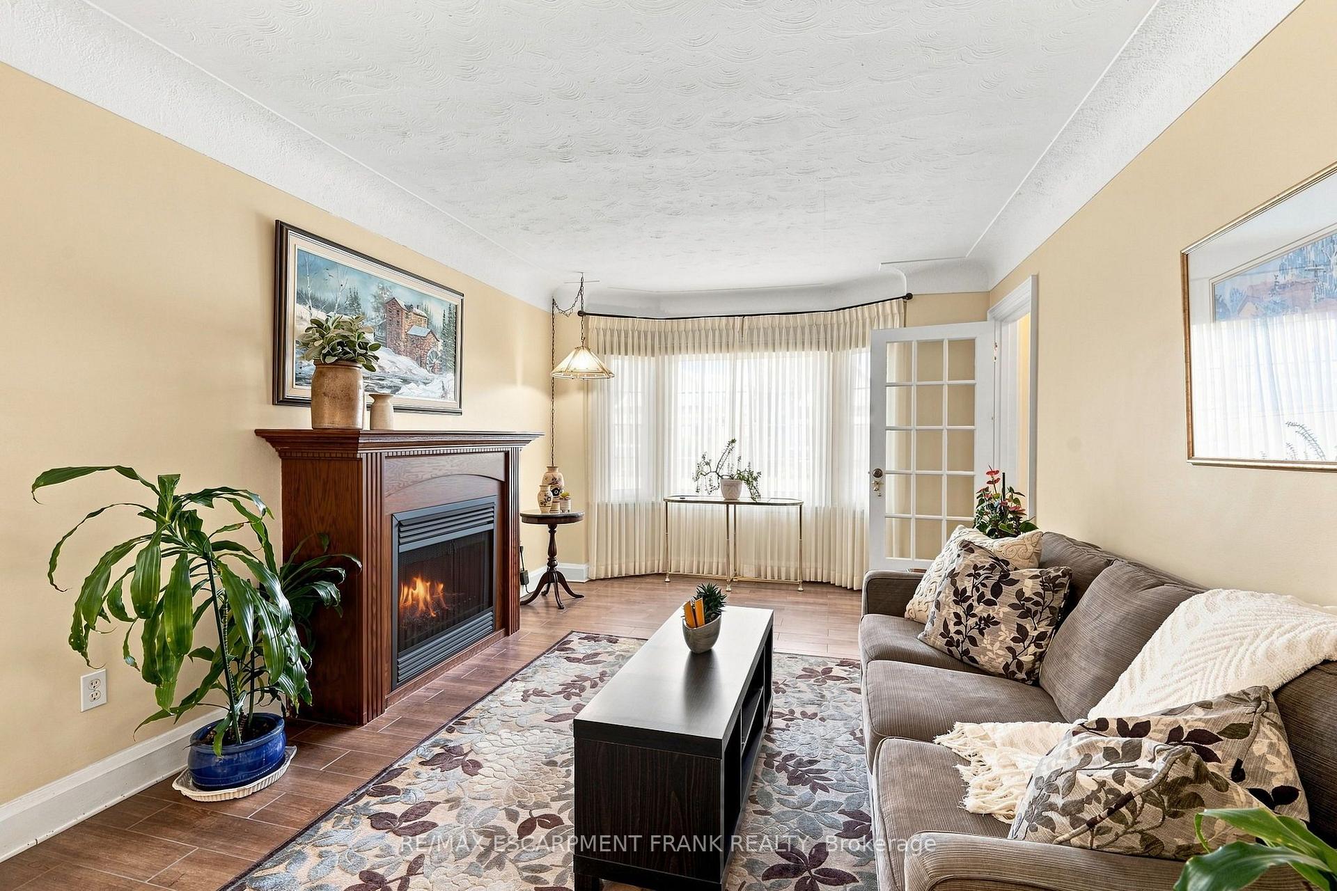 Photo 10 of 38 Garside Avenue S, Hamilton, Bartonville — HOMEH