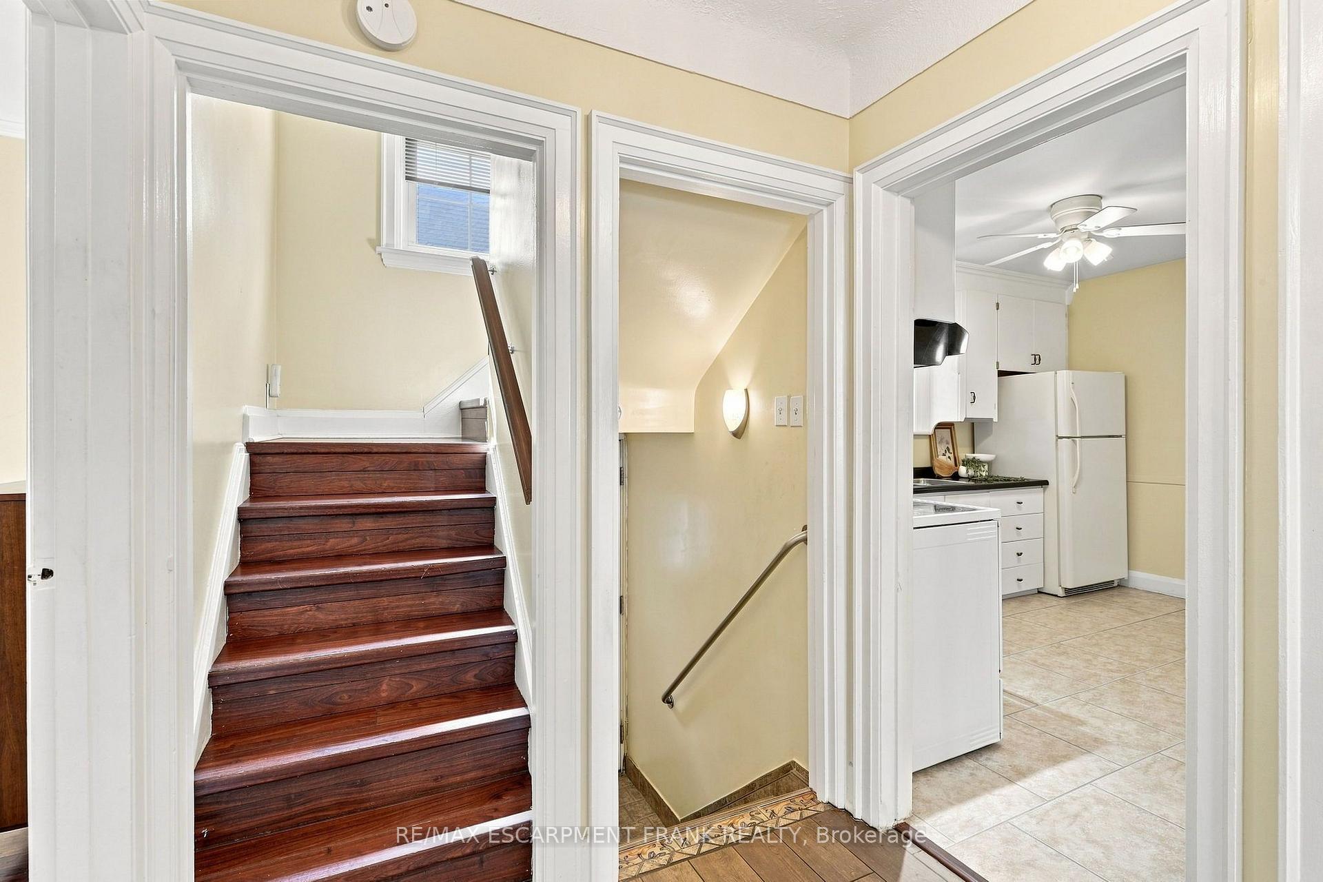 Photo 11 of 38 Garside Avenue S, Hamilton, Bartonville — HOMEH