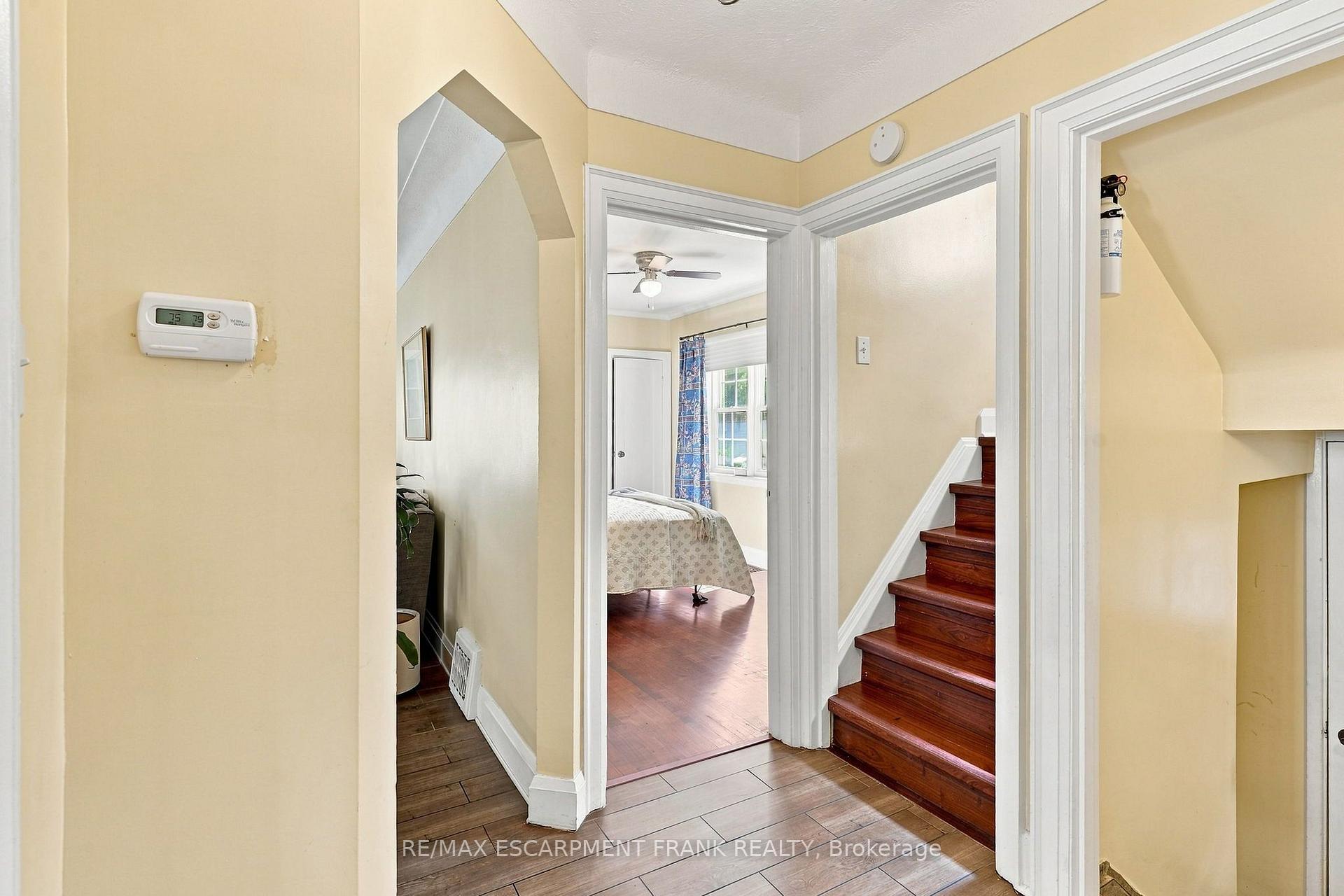 Photo 12 of 38 Garside Avenue S, Hamilton, Bartonville — HOMEH