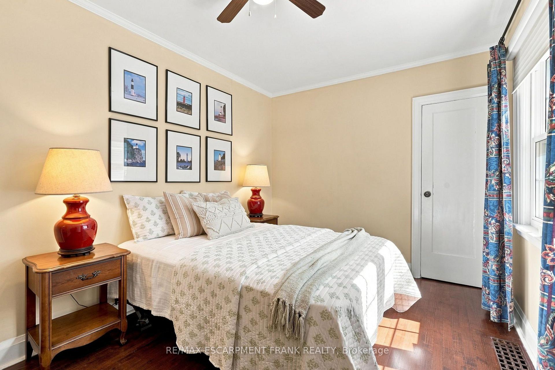 Photo 13 of 38 Garside Avenue S, Hamilton, Bartonville — HOMEH