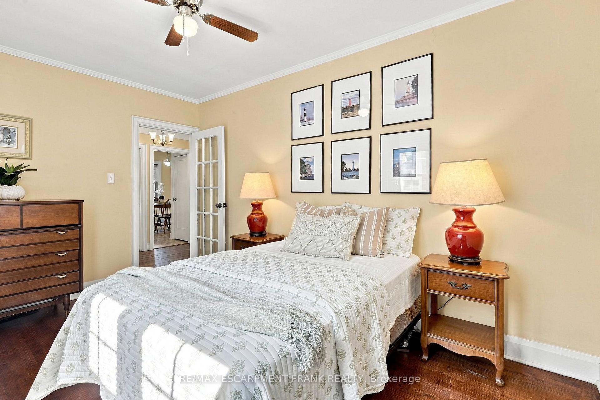 Photo 14 of 38 Garside Avenue S, Hamilton, Bartonville — HOMEH