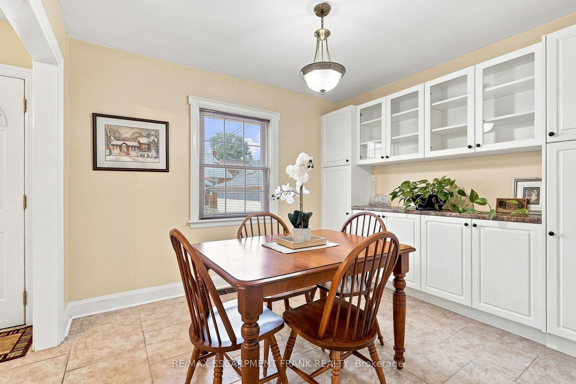 Photo 16 of 38 Garside Avenue S, Hamilton, Bartonville — HOMEH