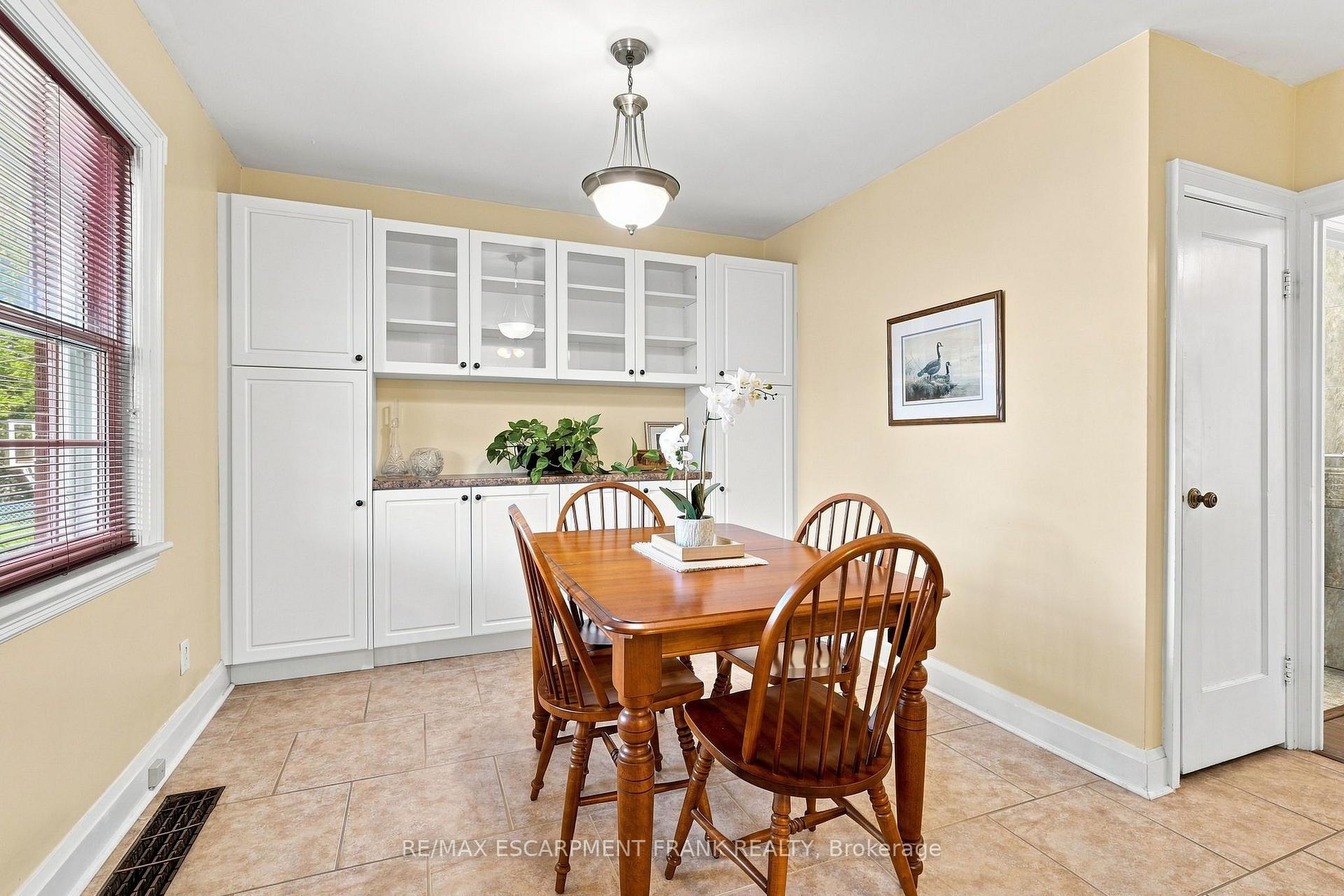 Photo 17 of 38 Garside Avenue S, Hamilton, Bartonville — HOMEH