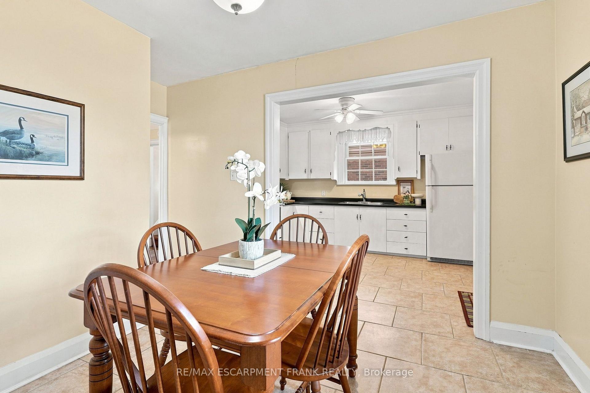 Photo 18 of 38 Garside Avenue S, Hamilton, Bartonville — HOMEH