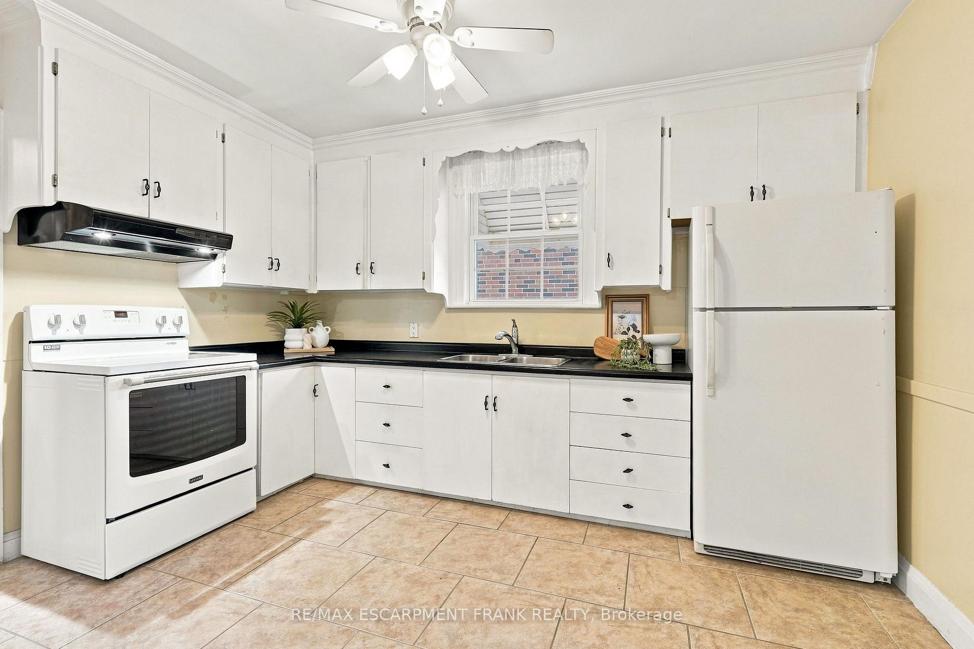 Photo 19 of 38 Garside Avenue S, Hamilton, Bartonville — HOMEH