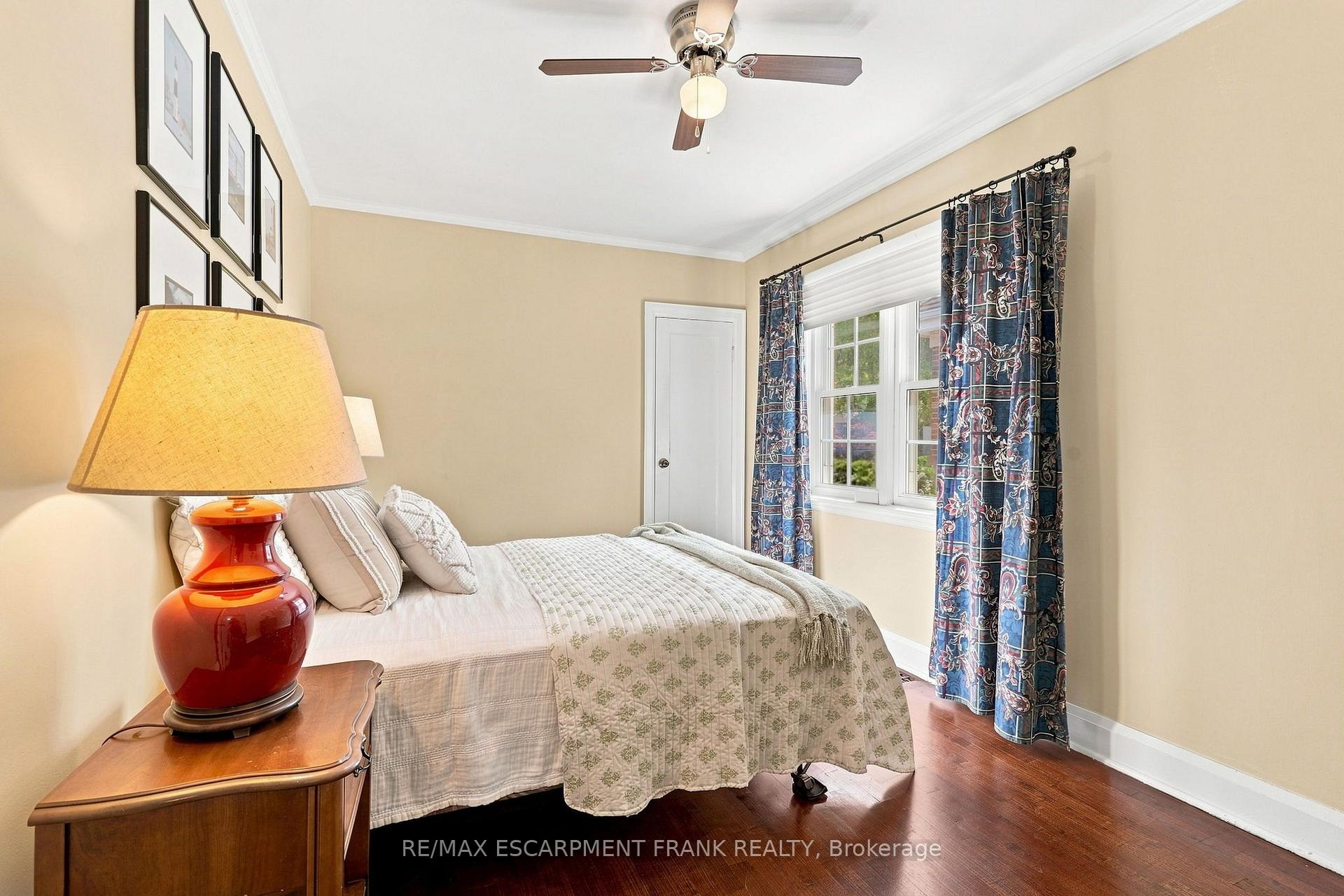 Photo 22 of 38 Garside Avenue S, Hamilton, Bartonville — HOMEH