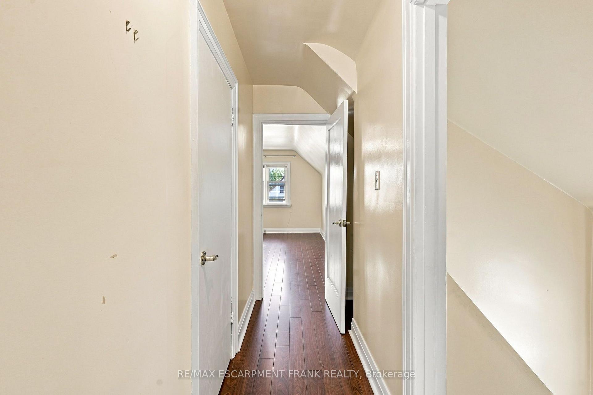 Photo 25 of 38 Garside Avenue S, Hamilton, Bartonville — HOMEH