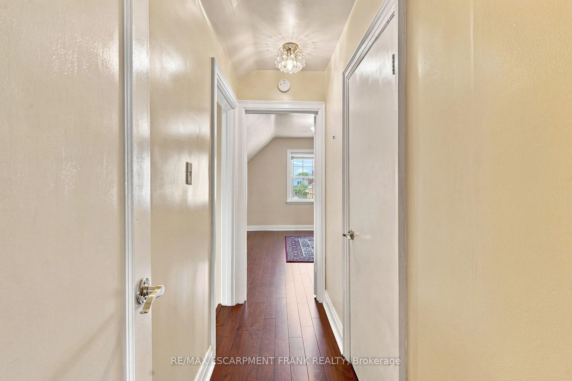 Photo 26 of 38 Garside Avenue S, Hamilton, Bartonville — HOMEH