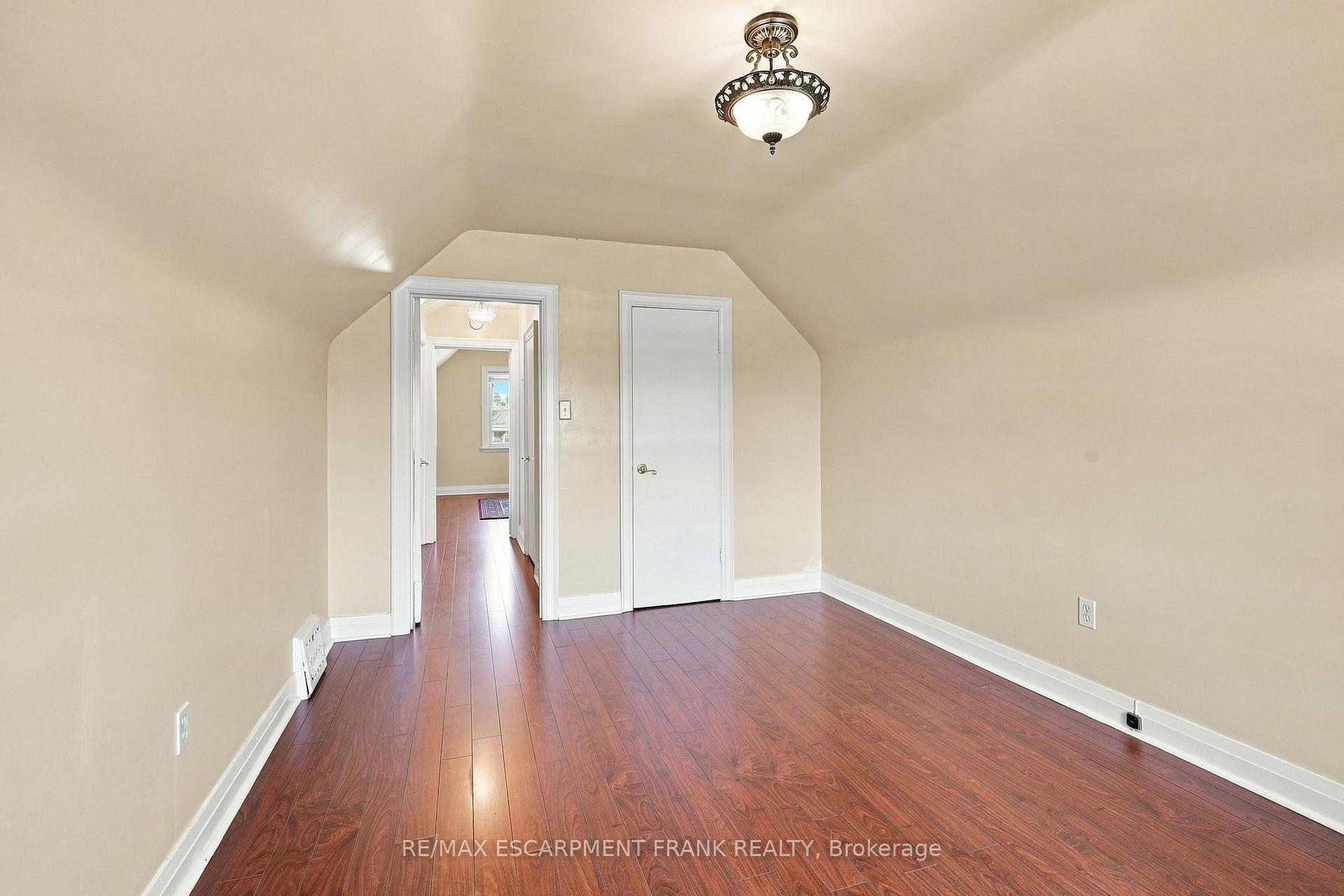 Photo 28 of 38 Garside Avenue S, Hamilton, Bartonville — HOMEH