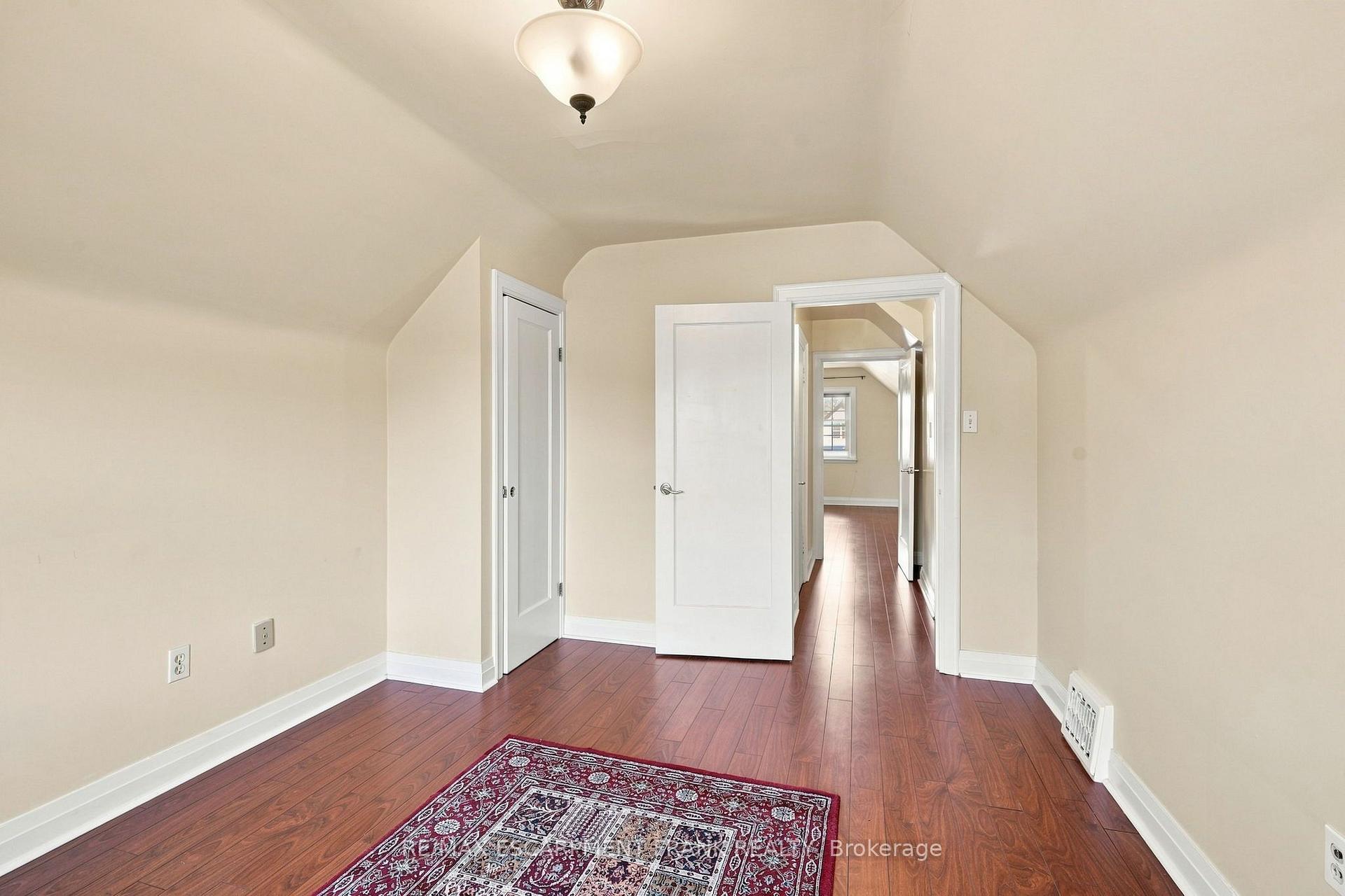 Photo 30 of 38 Garside Avenue S, Hamilton, Bartonville — HOMEH