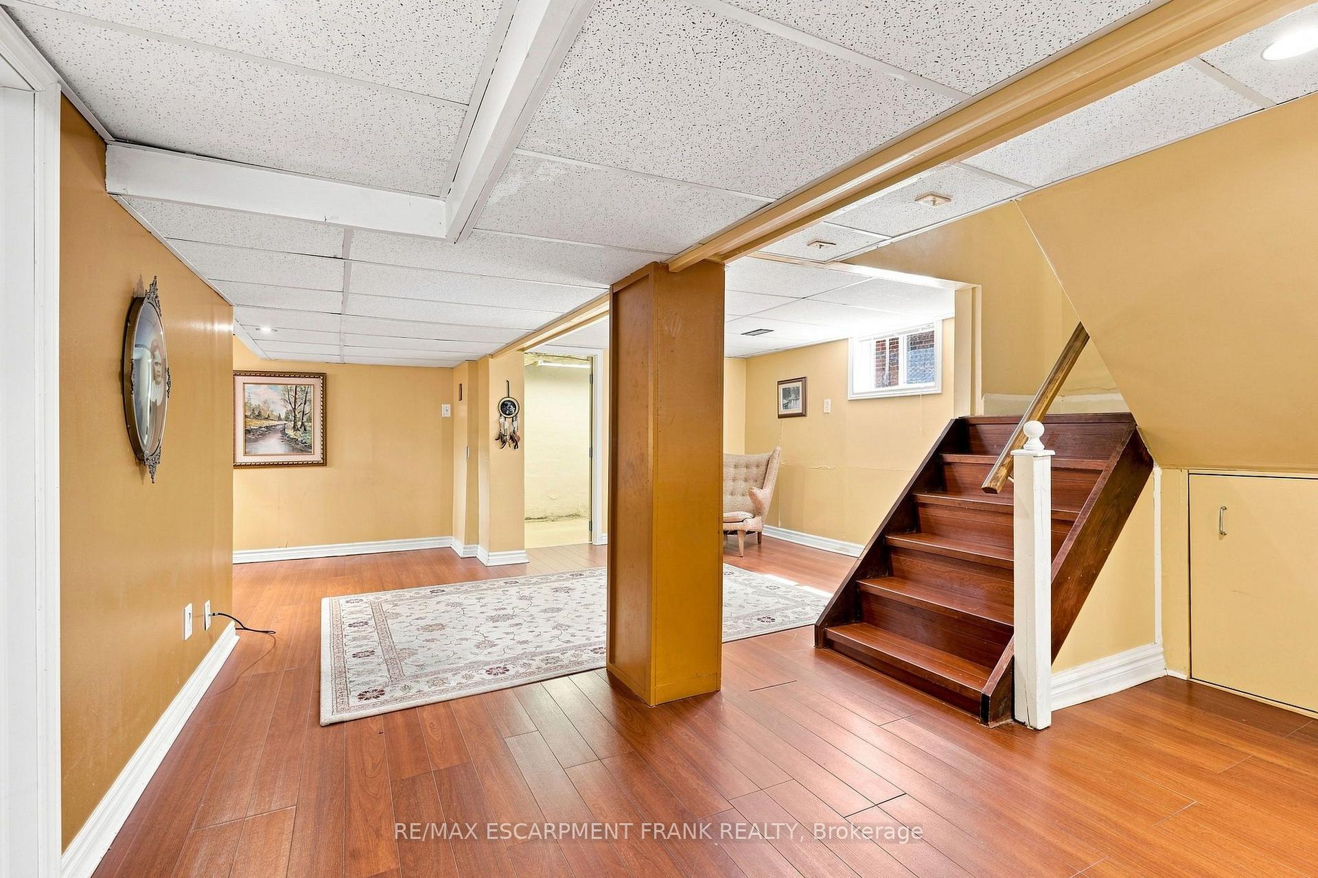 Photo 32 of 38 Garside Avenue S, Hamilton, Bartonville — HOMEH