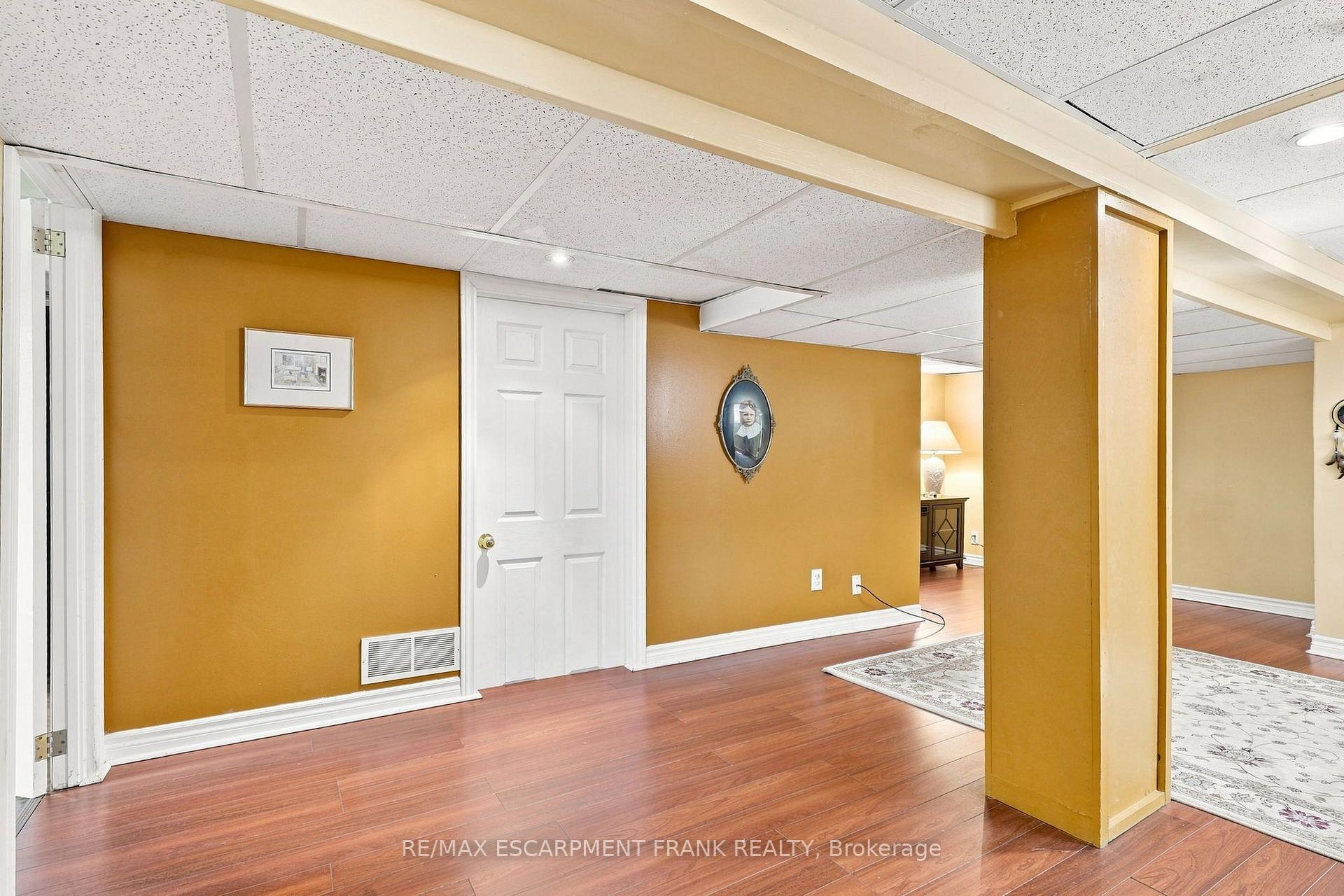 Photo 33 of 38 Garside Avenue S, Hamilton, Bartonville — HOMEH