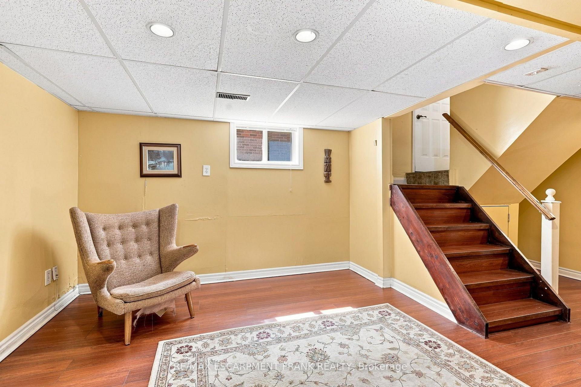 Photo 34 of 38 Garside Avenue S, Hamilton, Bartonville — HOMEH
