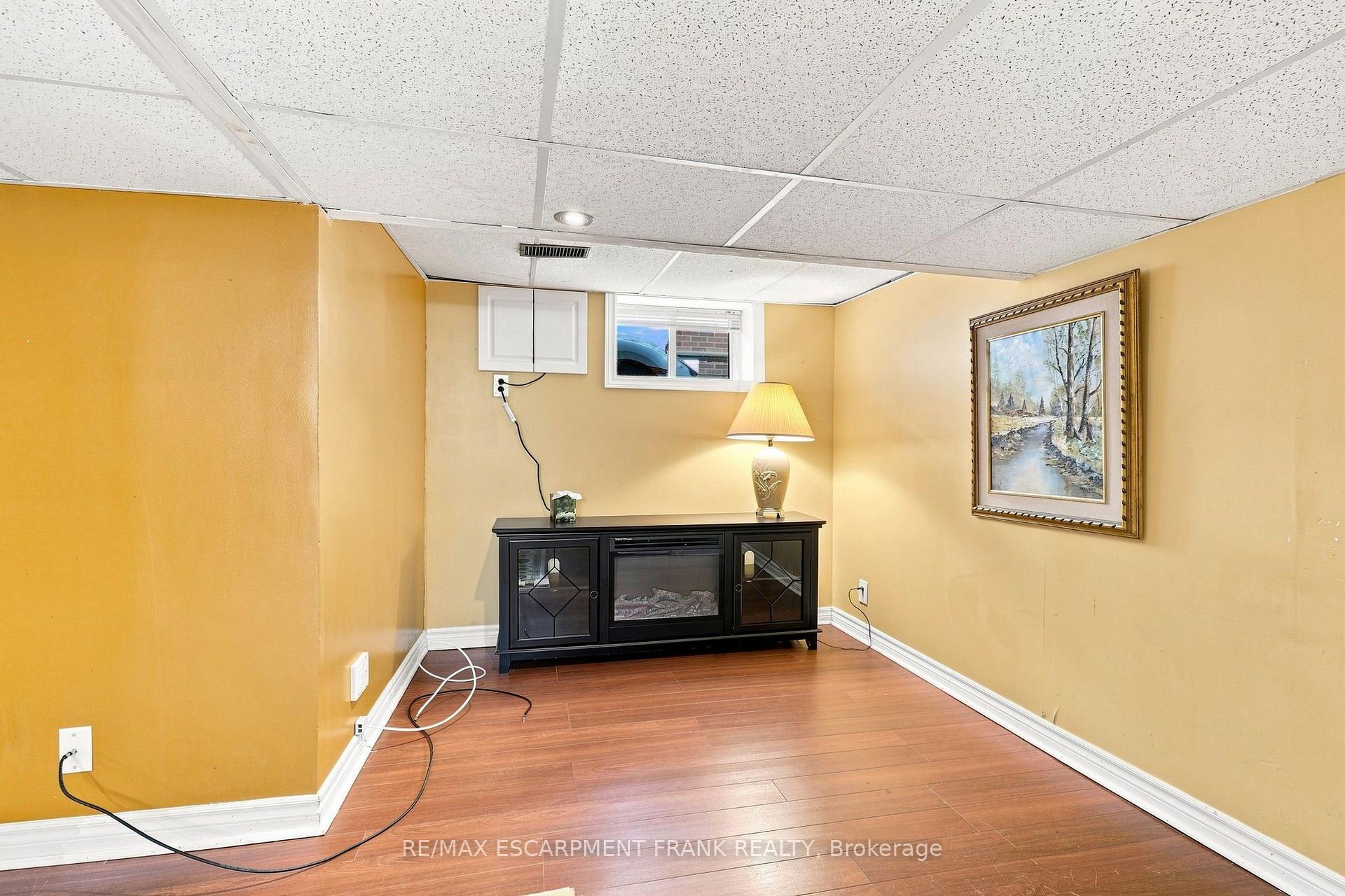 Photo 35 of 38 Garside Avenue S, Hamilton, Bartonville — HOMEH