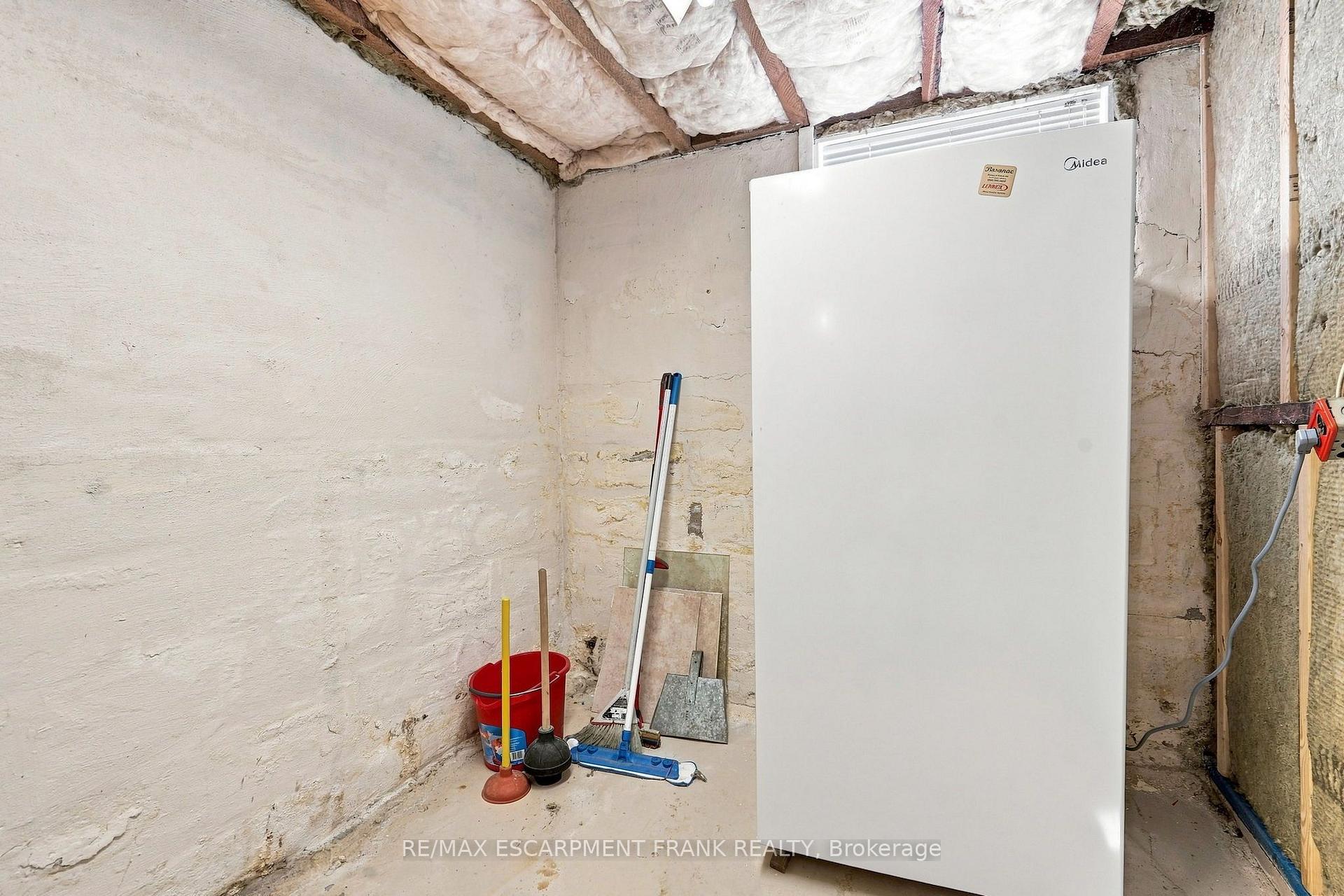 Photo 39 of 38 Garside Avenue S, Hamilton, Bartonville — HOMEH
