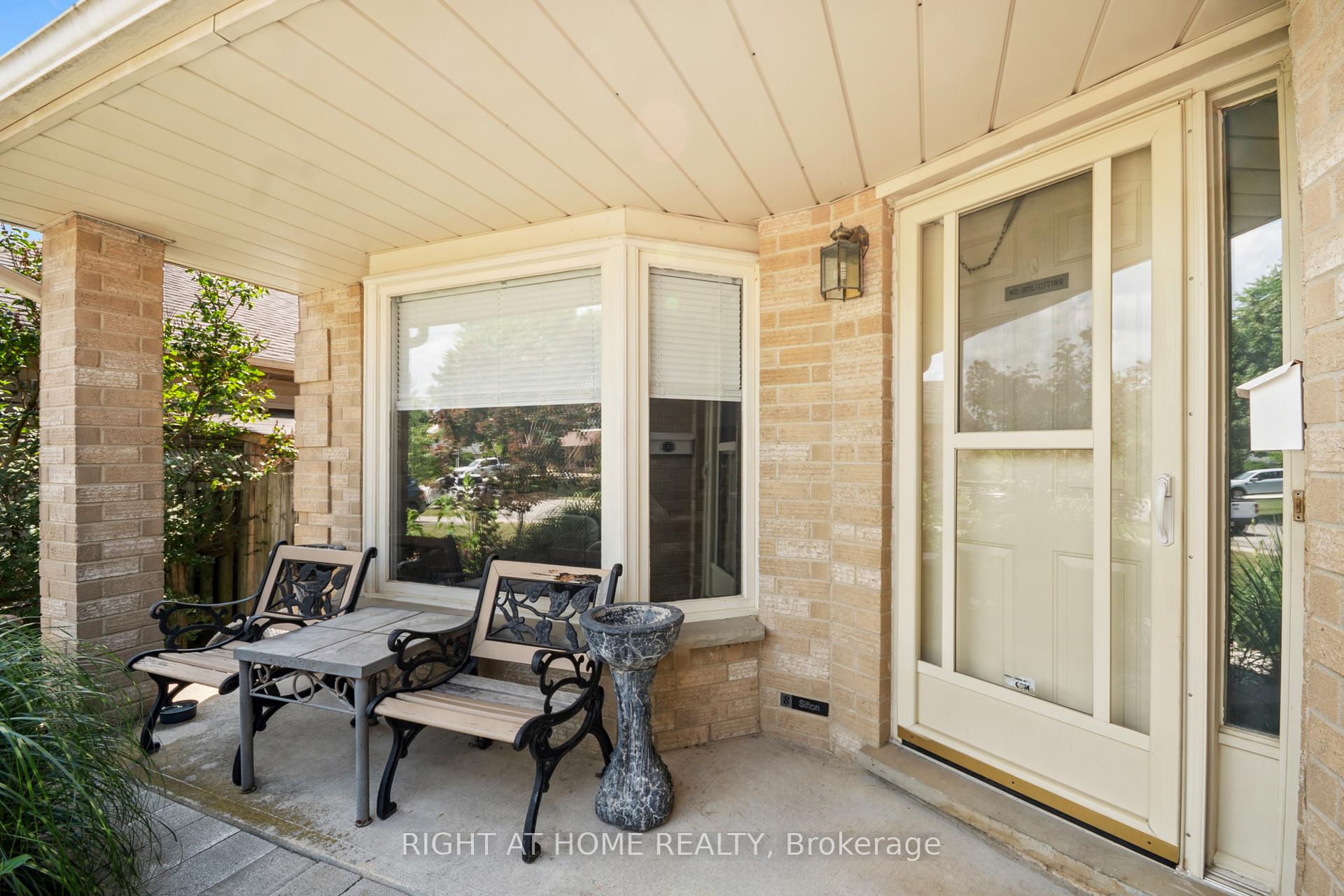 Photo 3 of 14 Duncan Crescent, London, East D — HOMEH