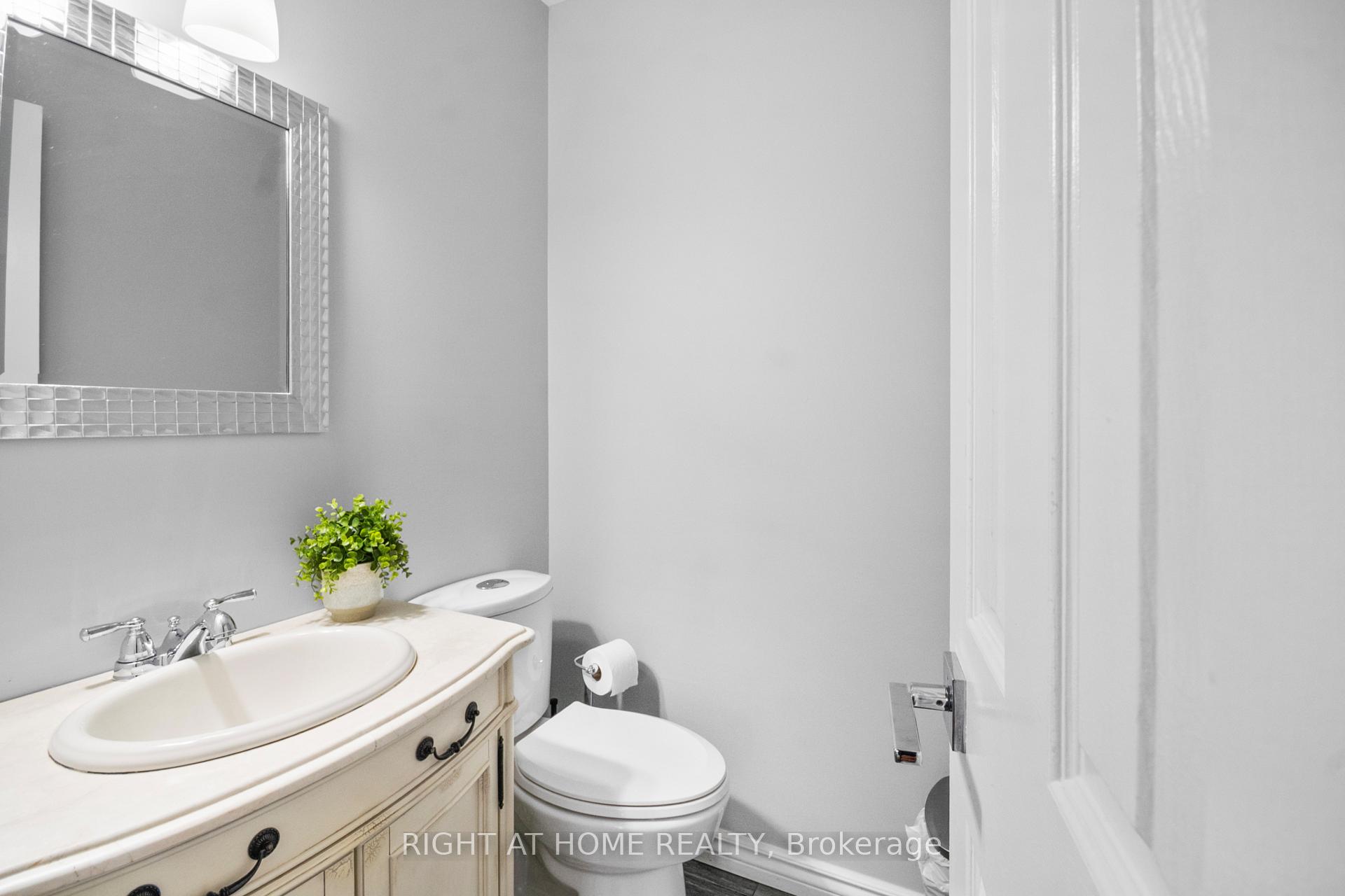 Photo 13 of 14 Duncan Crescent, London, East D — HOMEH