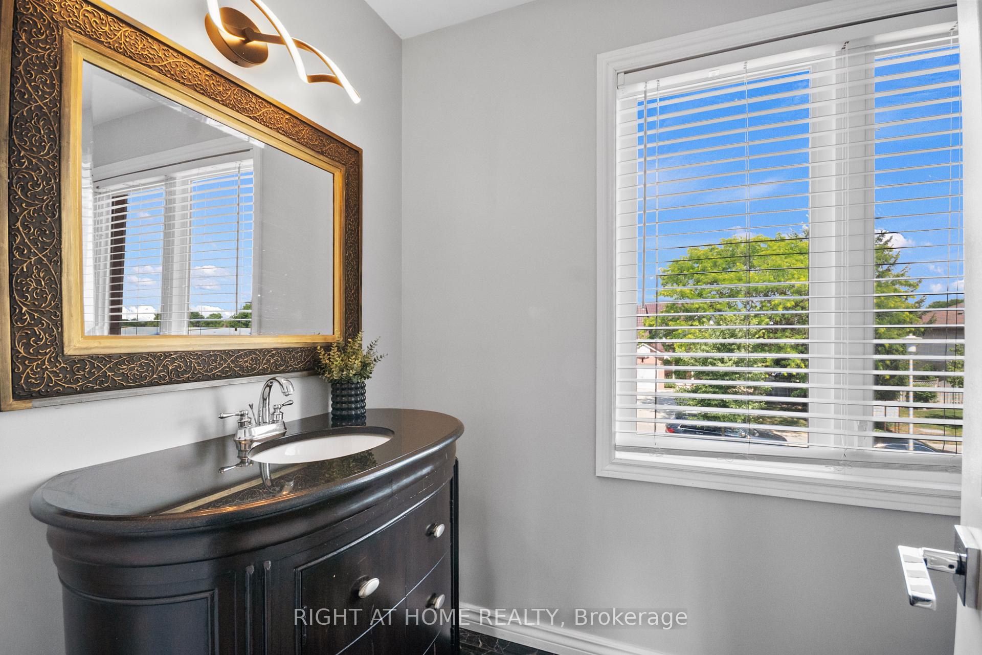 Photo 16 of 14 Duncan Crescent, London, East D — HOMEH