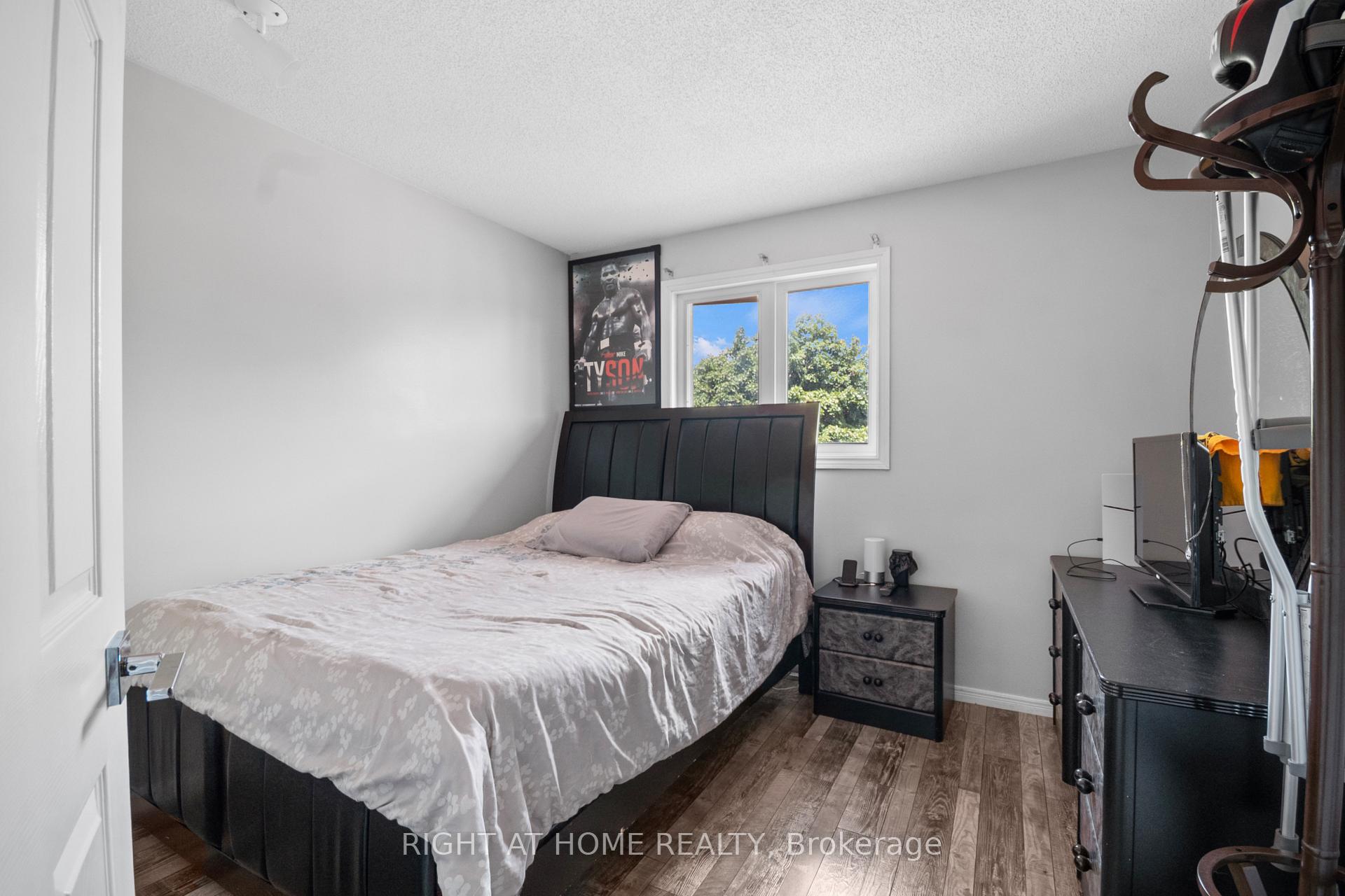 Photo 19 of 14 Duncan Crescent, London, East D — HOMEH