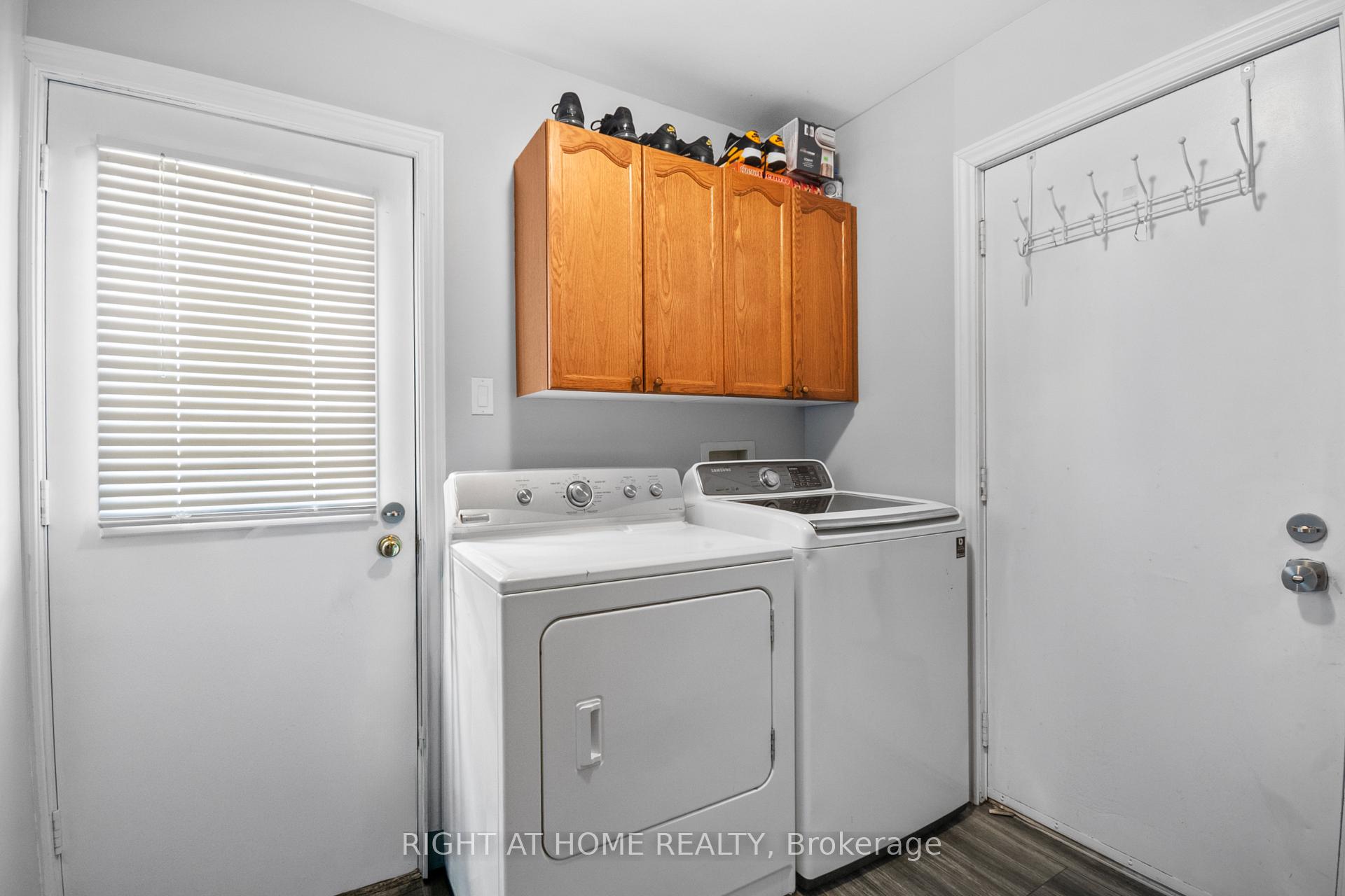 Photo 21 of 14 Duncan Crescent, London, East D — HOMEH