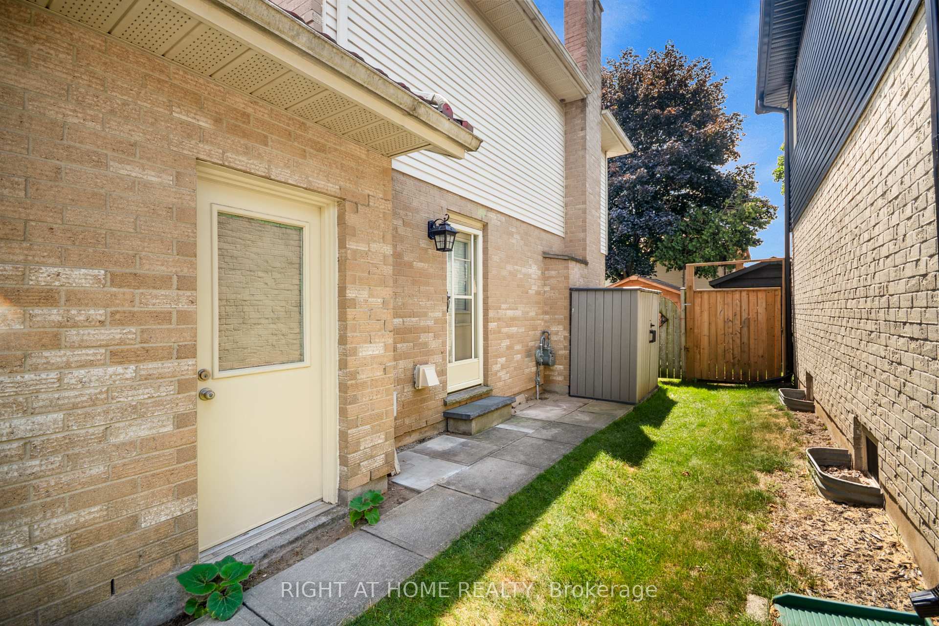 Photo 24 of 14 Duncan Crescent, London, East D — HOMEH