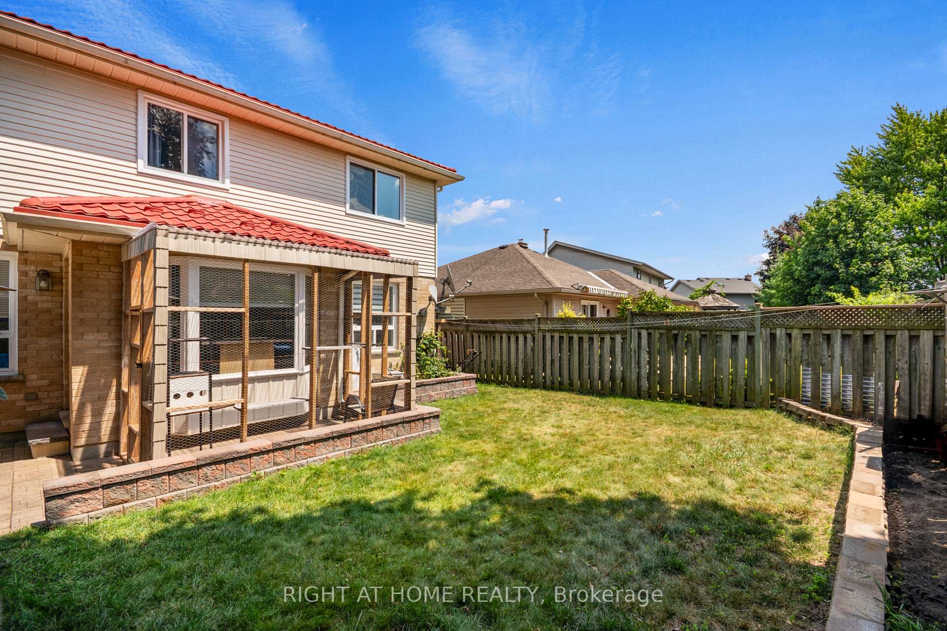 Photo 26 of 14 Duncan Crescent, London, East D — HOMEH