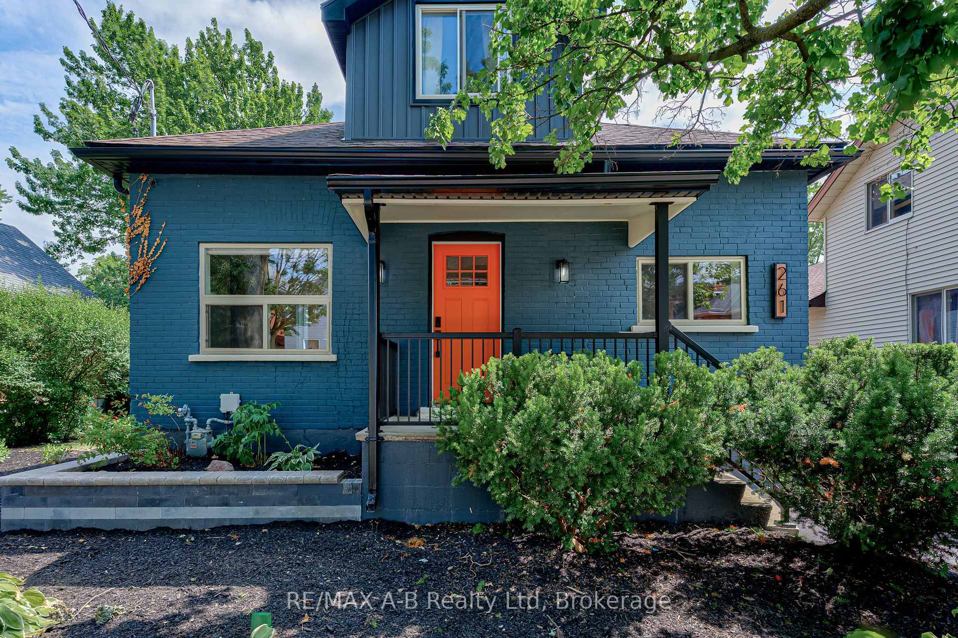 Photo 3 of 261 Albert Street, Stratford — HOMEH