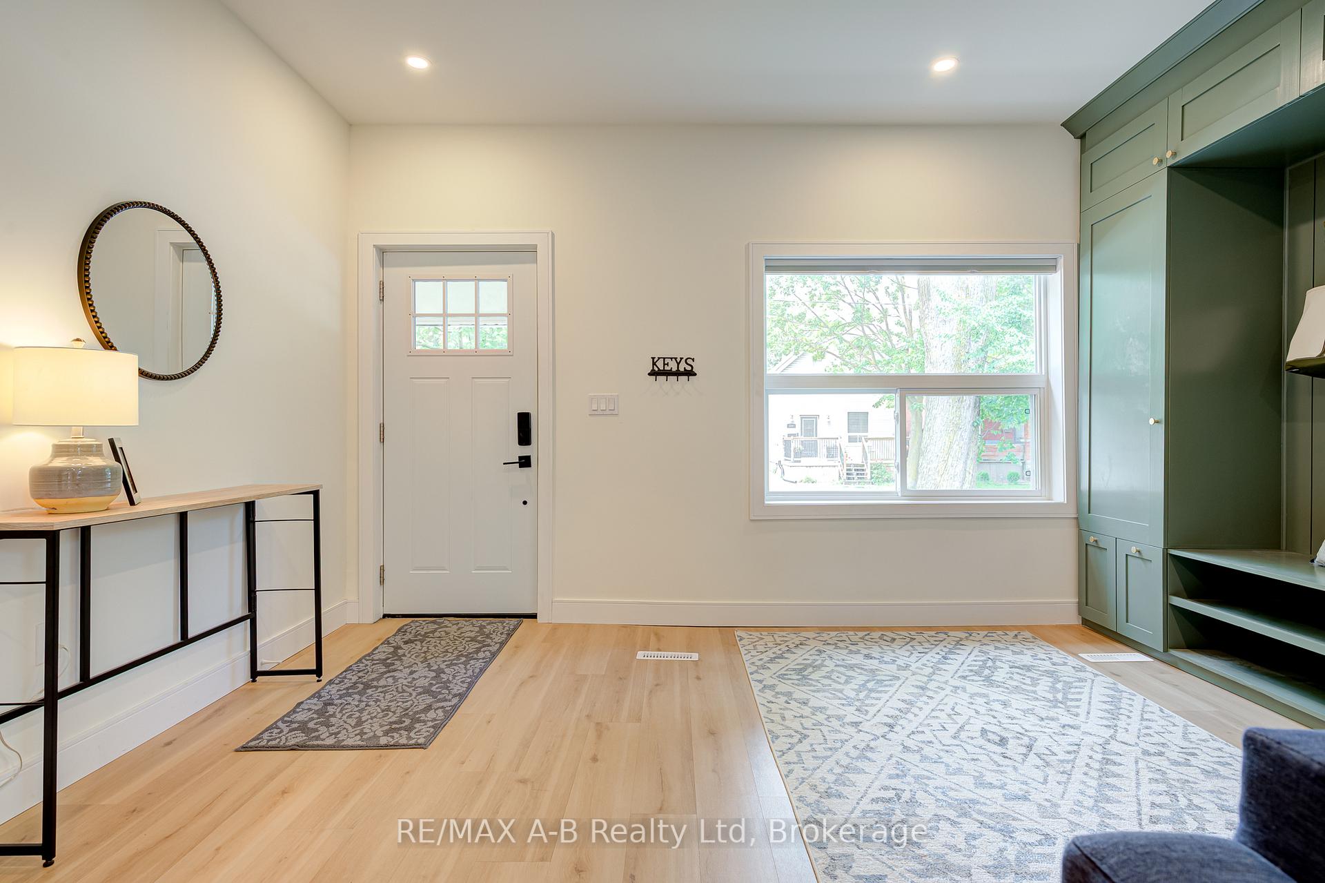 Photo 4 of 261 Albert Street, Stratford — HOMEH