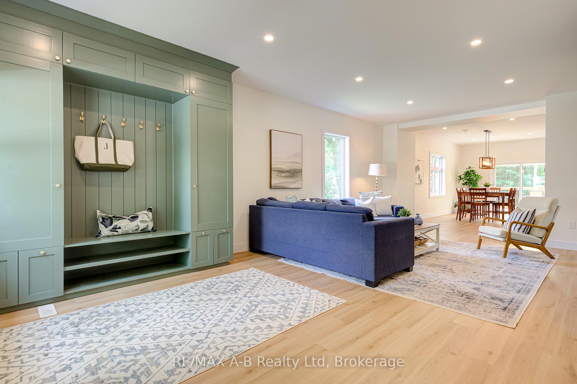 Photo 9 of 261 Albert Street, Stratford — HOMEH